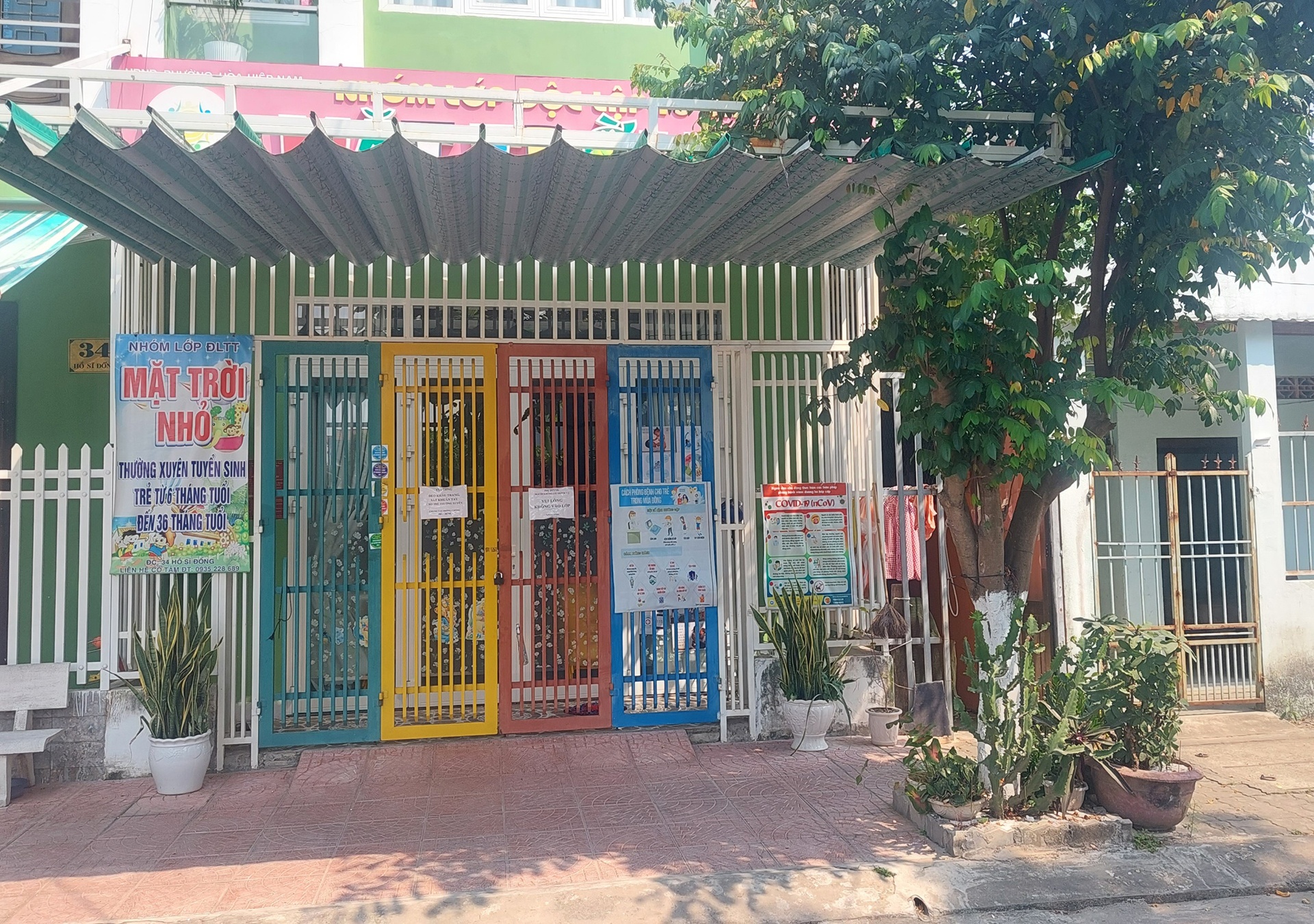 Tam dung hoat dong nhom giu tre sau khi be trai 15 thang tuoi tu vong hinh anh