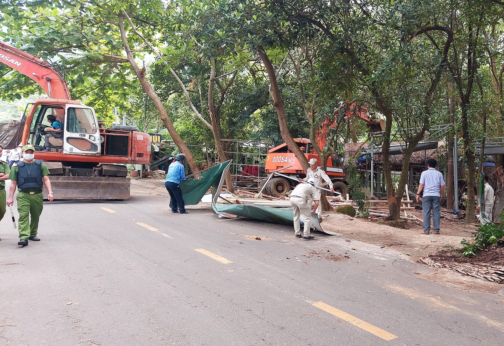 Trai phep o Son Tra anh 1