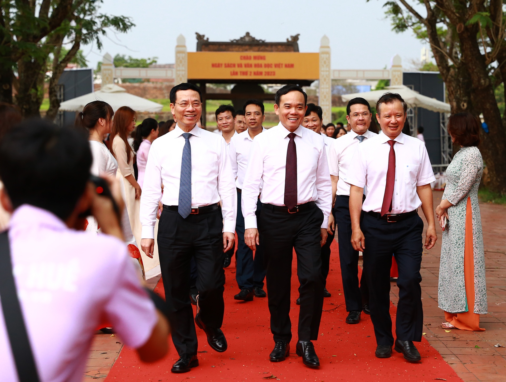 Ngay sach tai Hue anh 1