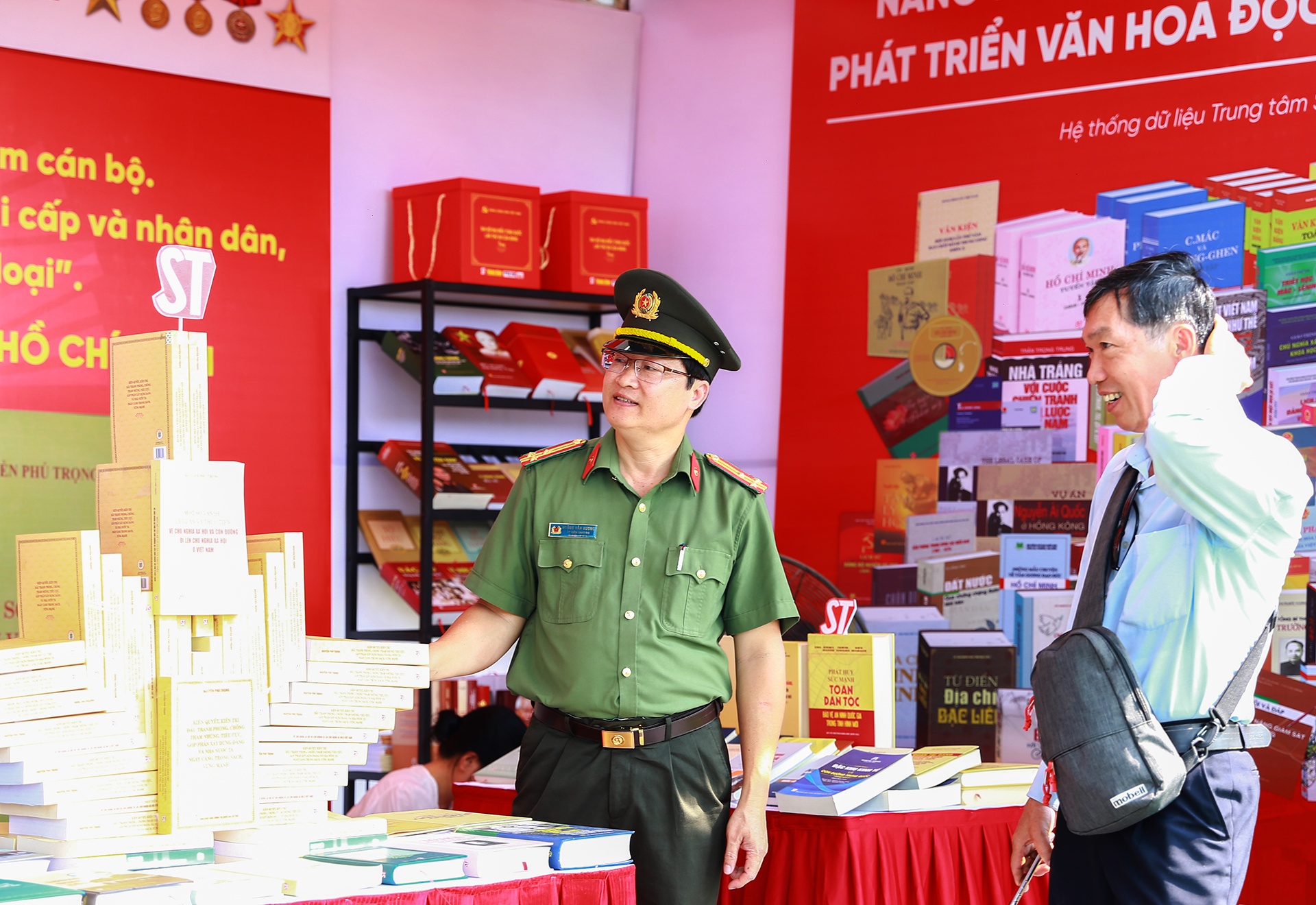 Hoi sach o Hue anh 3