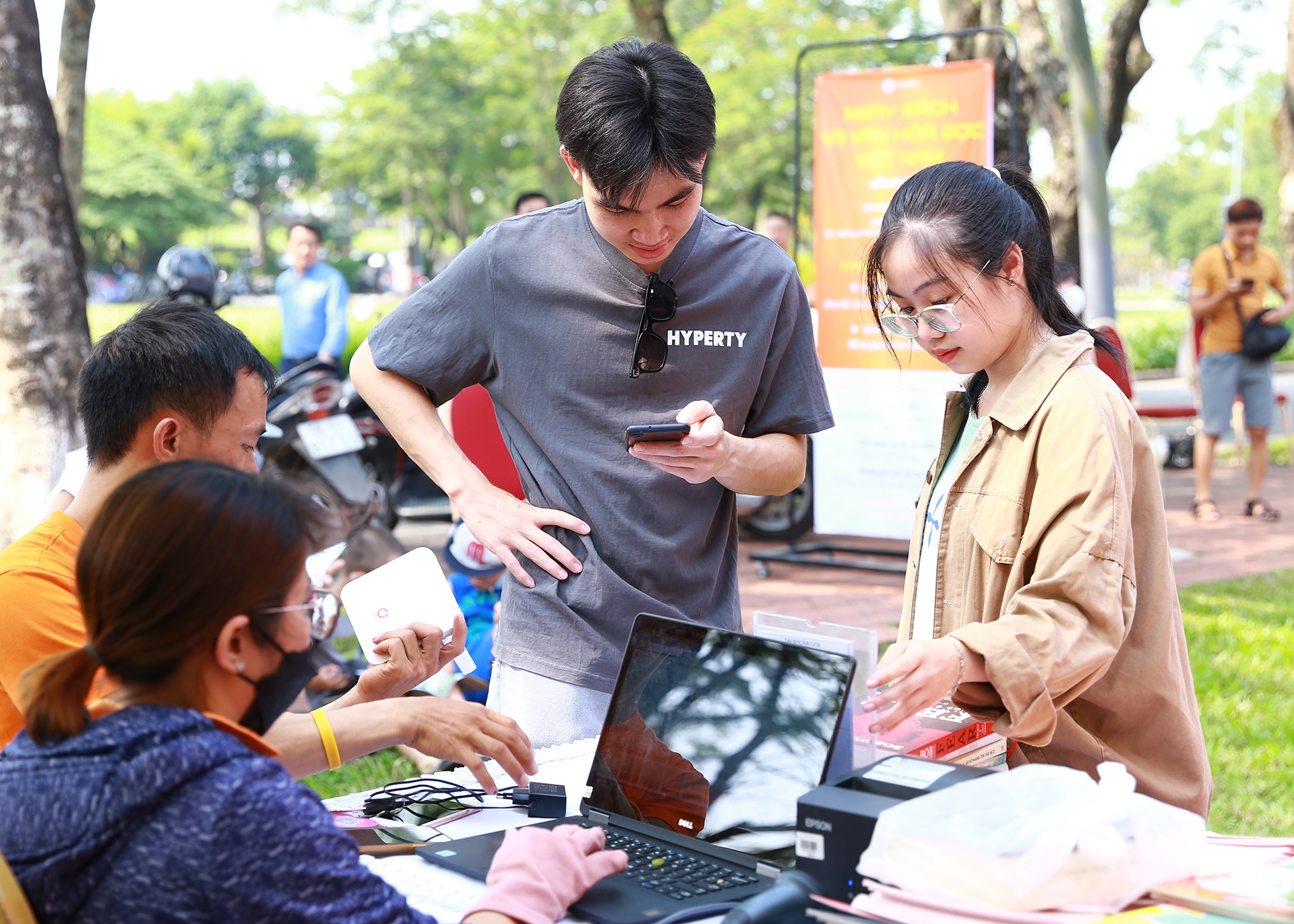 Hoi sach o Hue anh 7