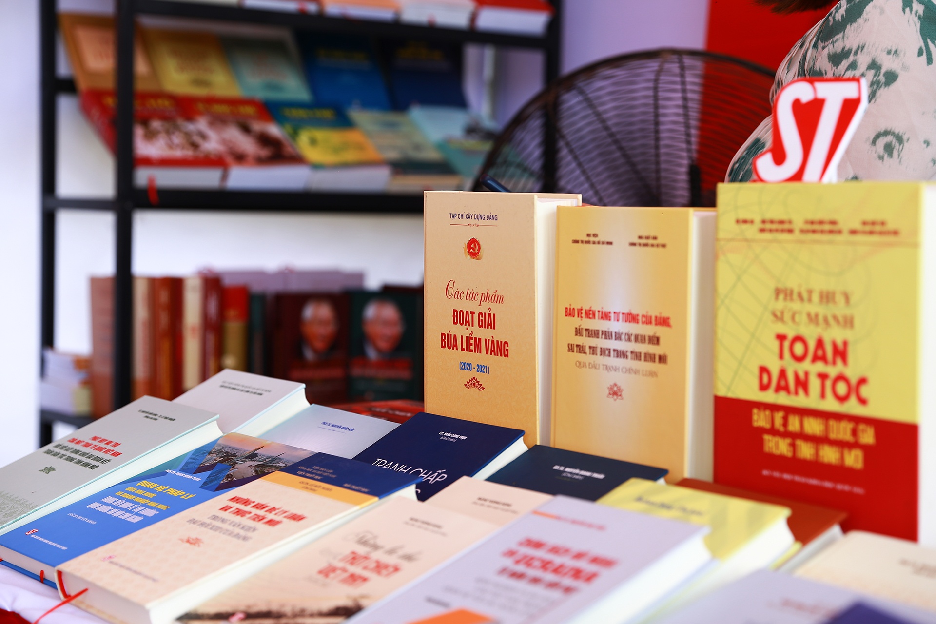 Hoi sach o Hue anh 8