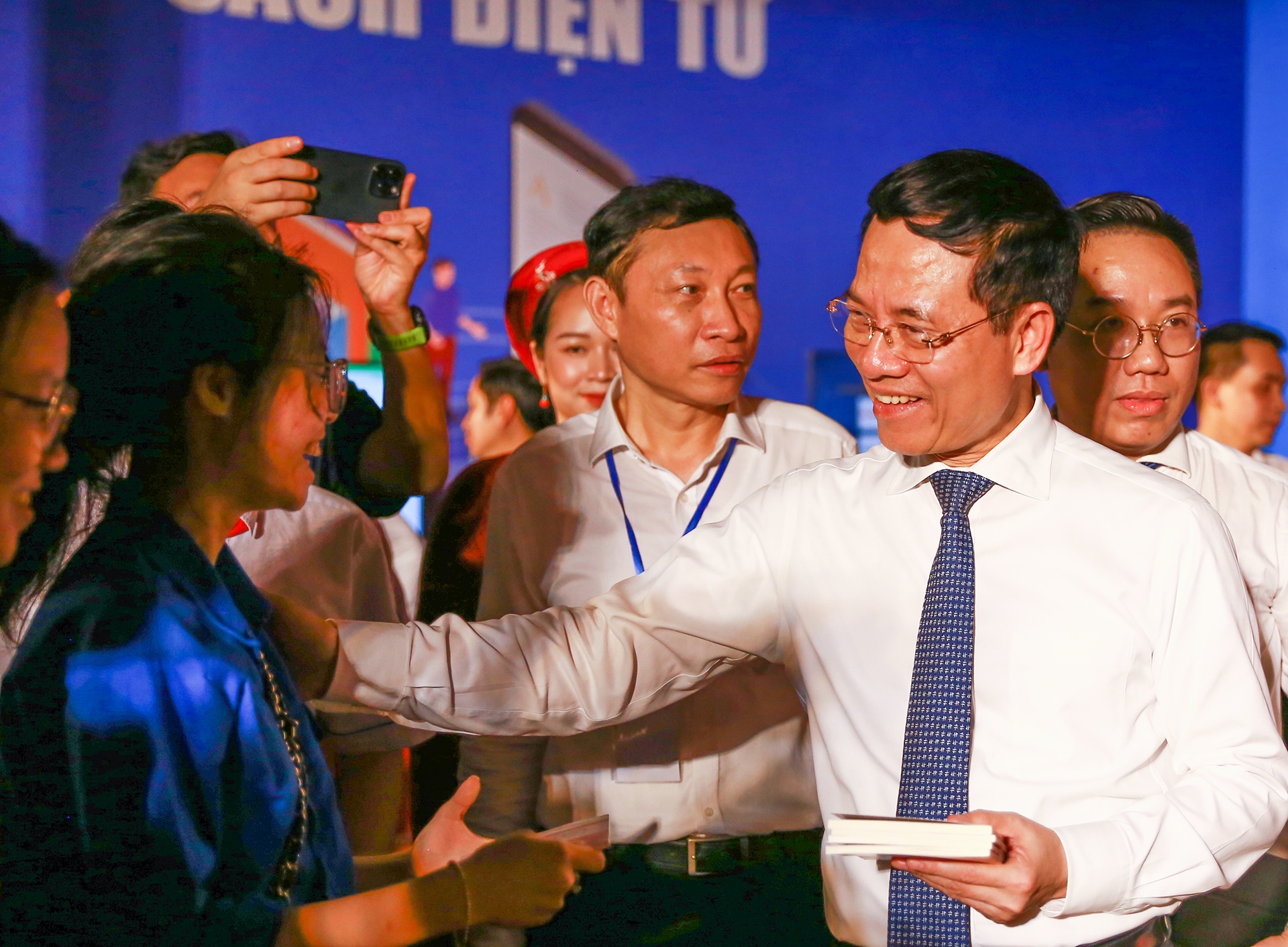 Van hoa doc tai Hue anh 9