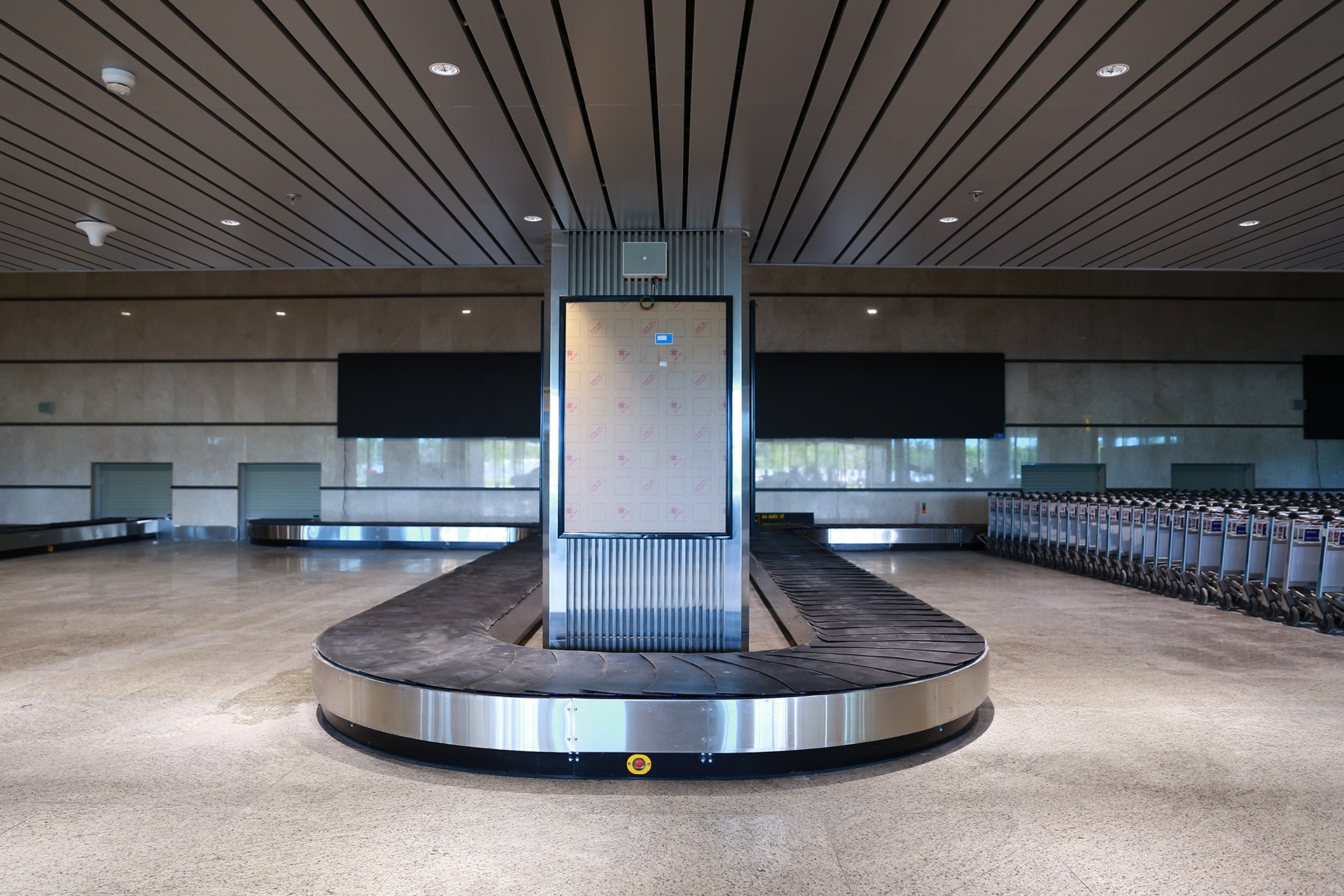 San bay Phu Bai anh 13