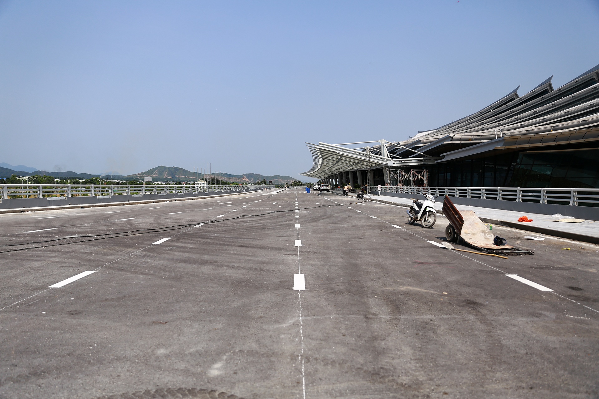 San bay Phu Bai anh 16