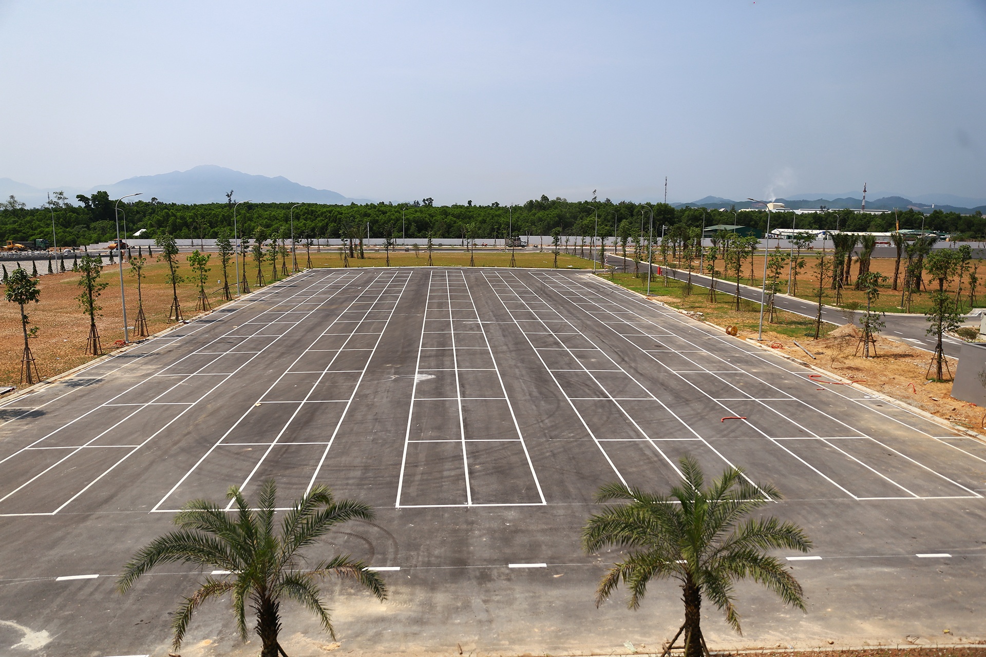 San bay Phu Bai anh 17