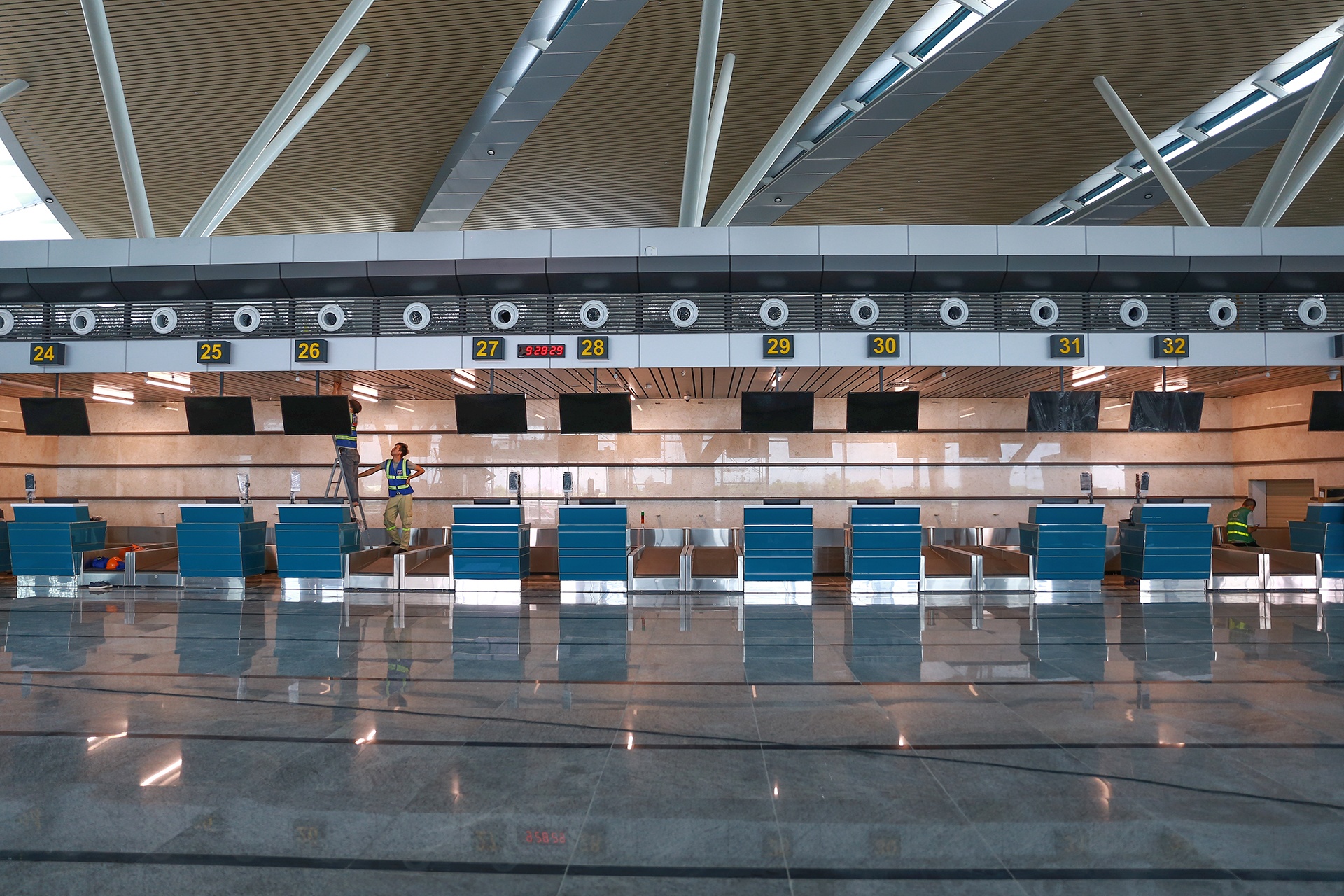 San bay Phu Bai anh 8