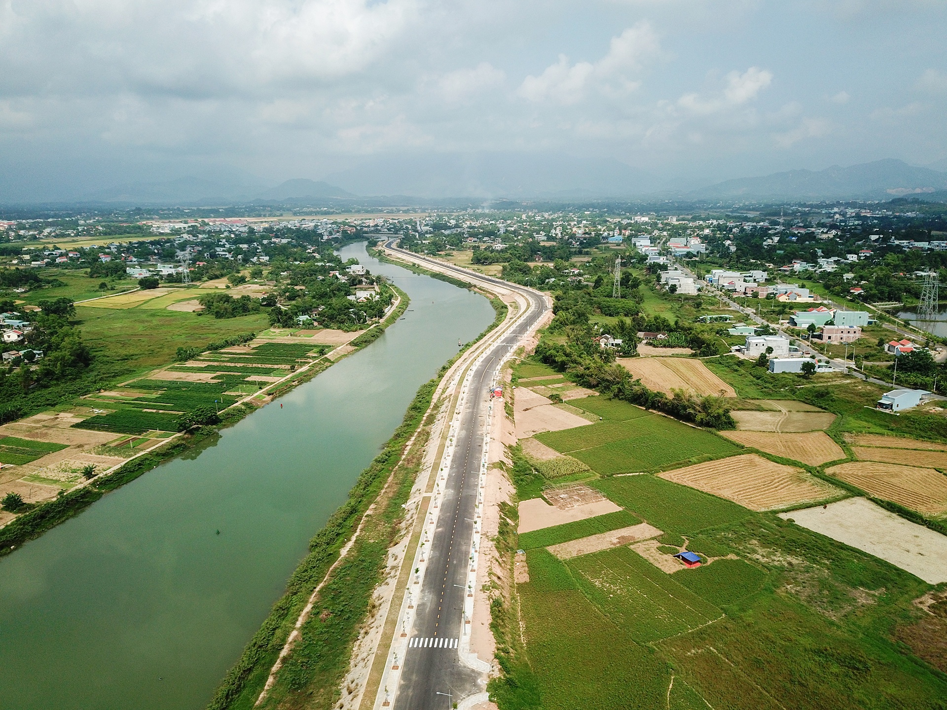 Thong xe tuyen duong ven song hon 745 ty dong o Da Nang hinh anh