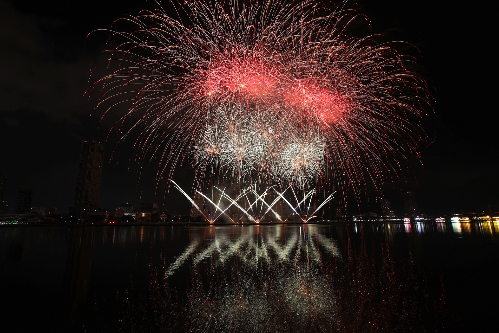 Phao hoa Da Nang anh 1