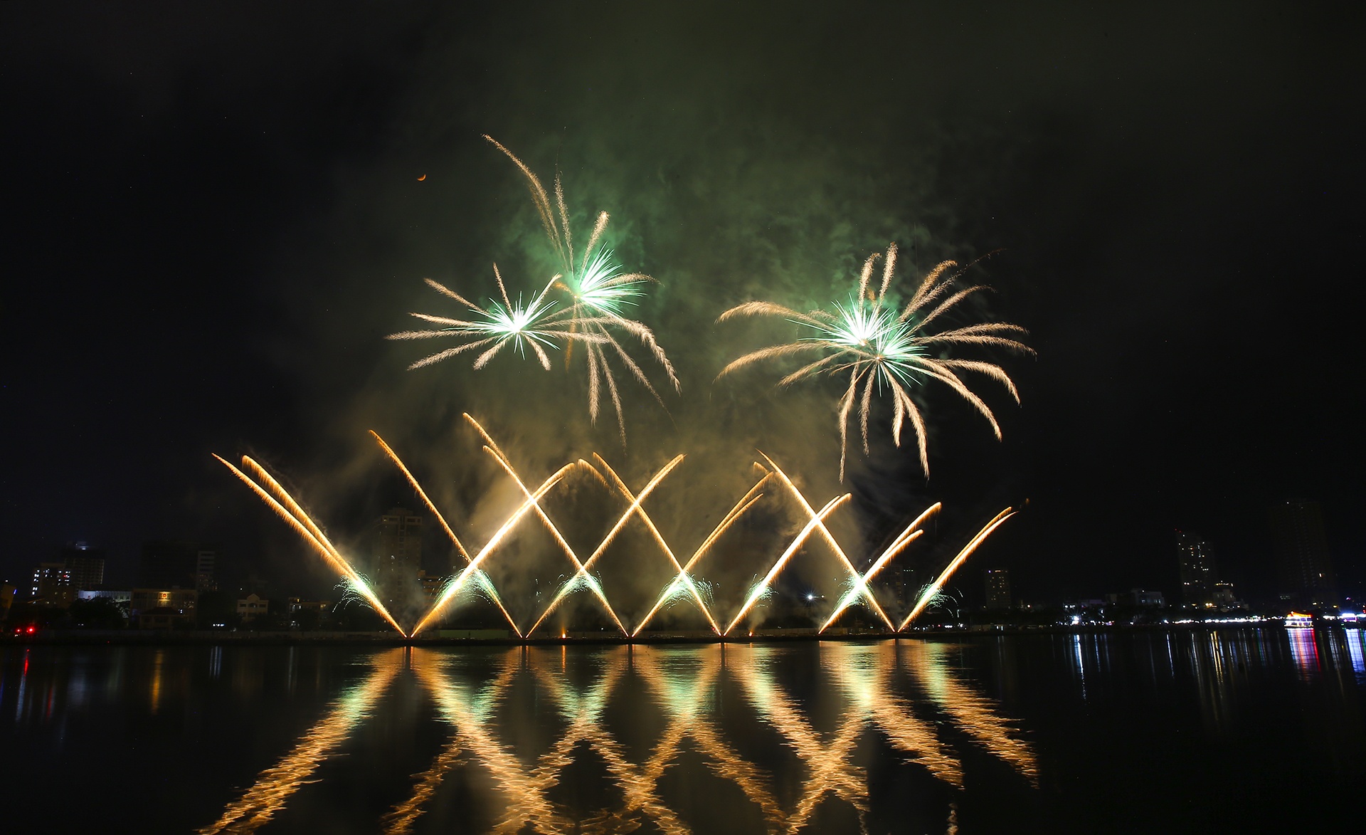 Phao hoa Da Nang anh 4