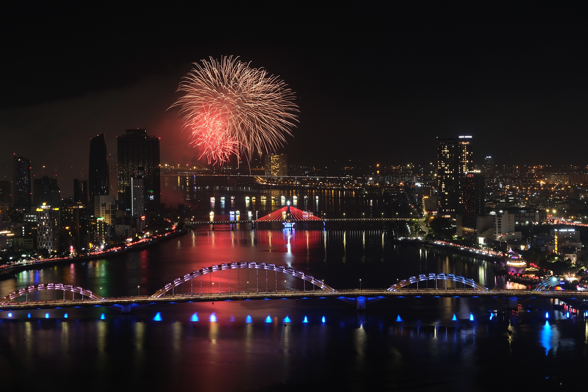 Phao hoa Da Nang anh 13