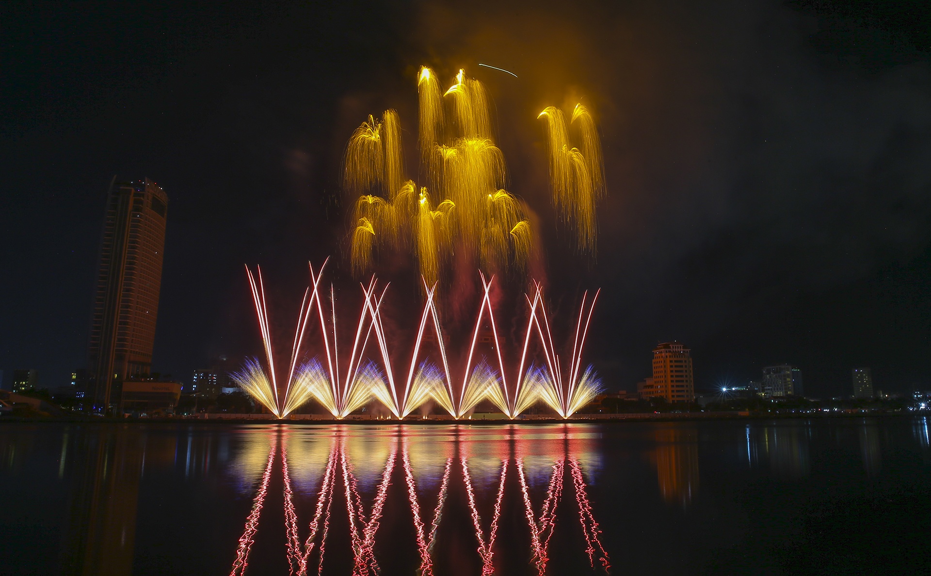 Phao hoa Da Nang anh 9
