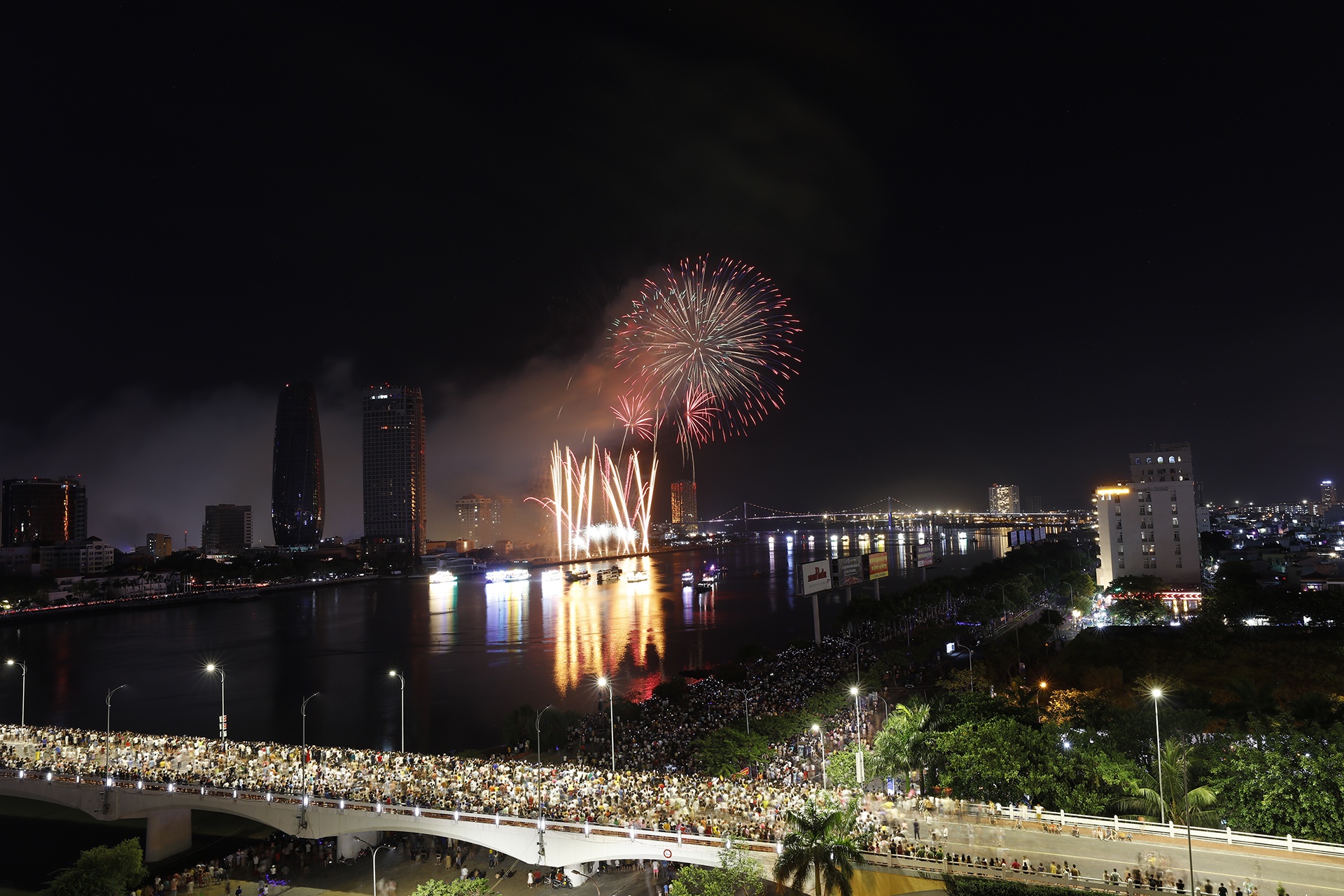 Phao hoa Da Nang anh 6