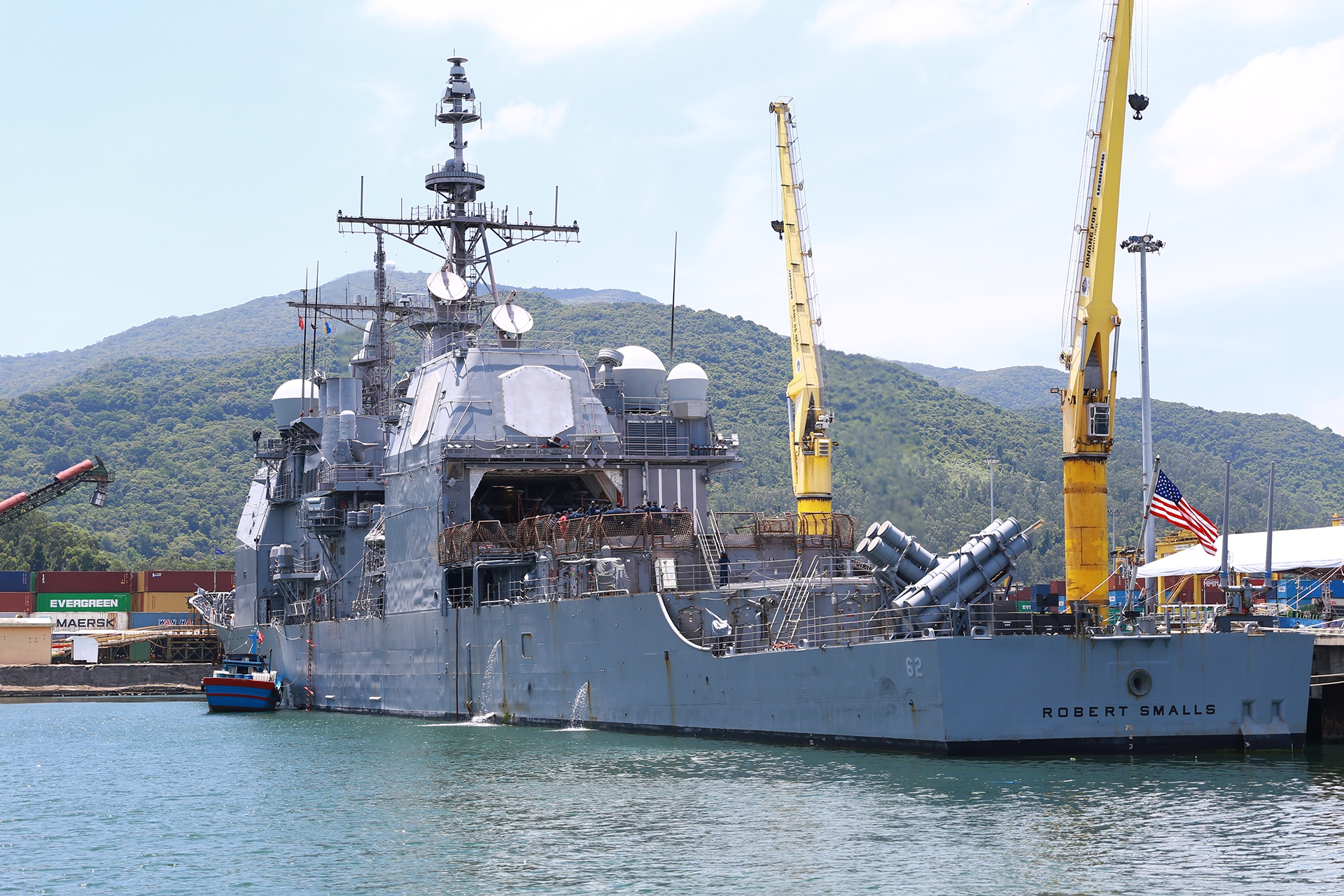 Tau san bay My anh 12