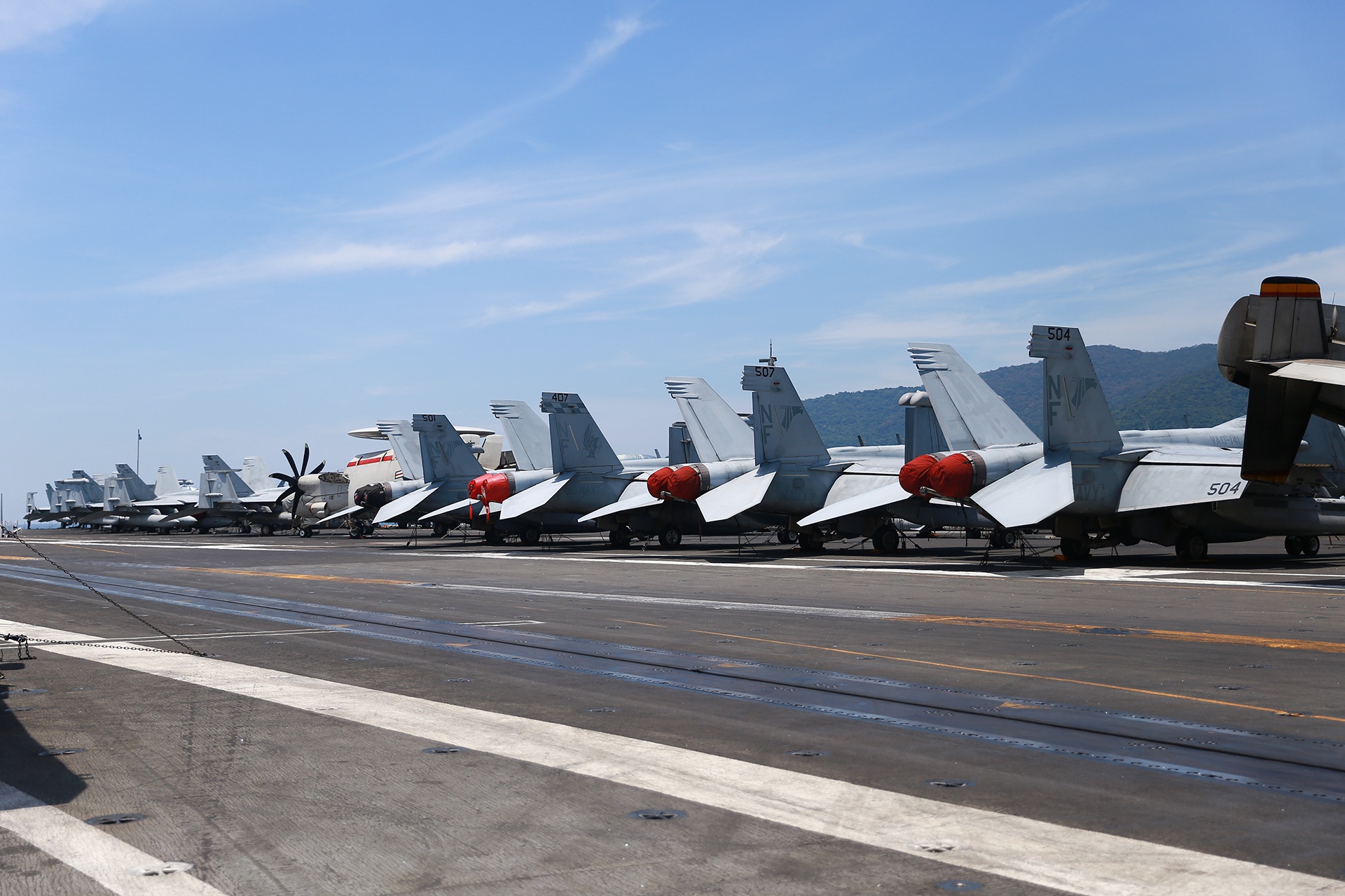 Tau san bay My anh 5