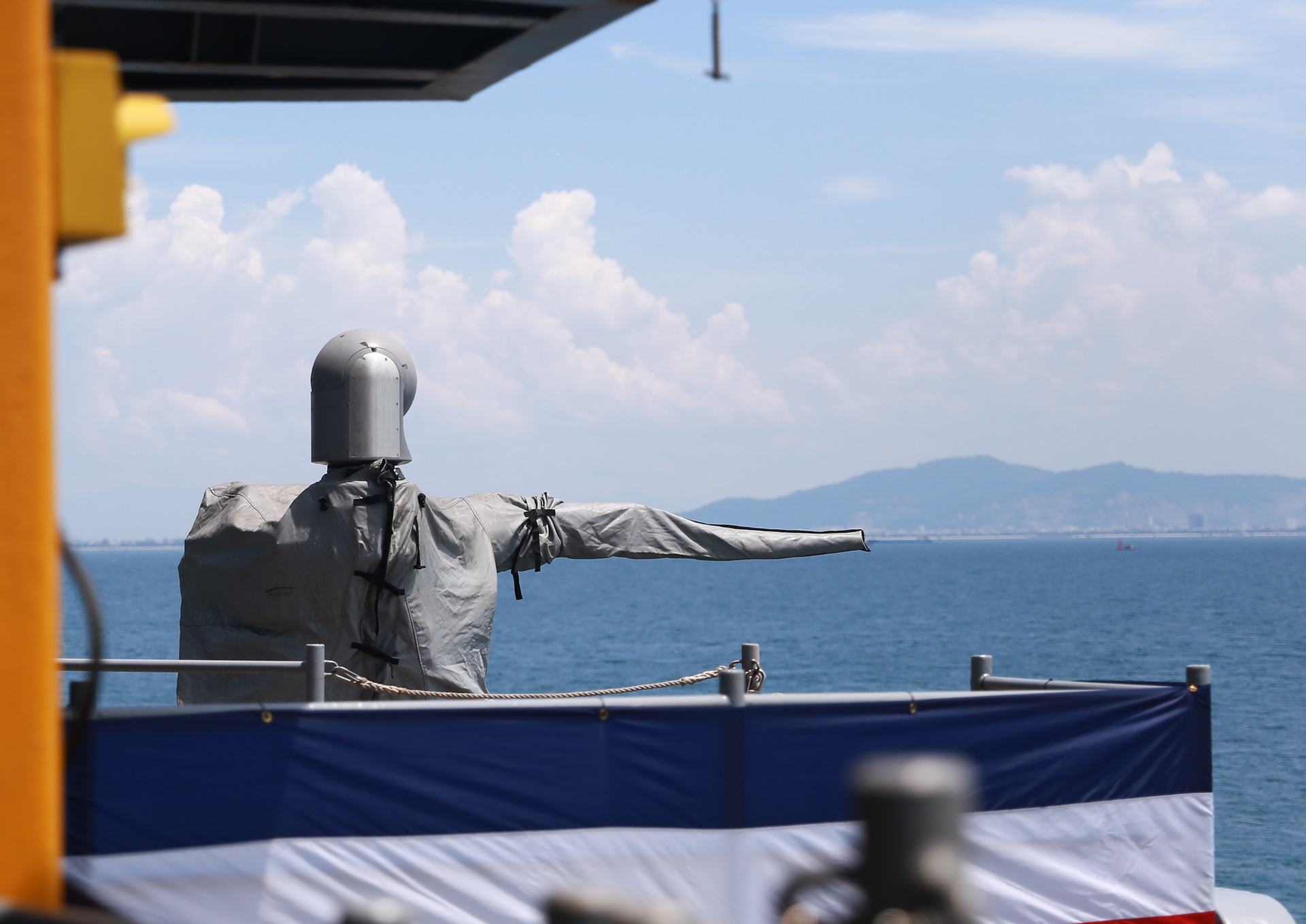 Tau san bay My anh 8