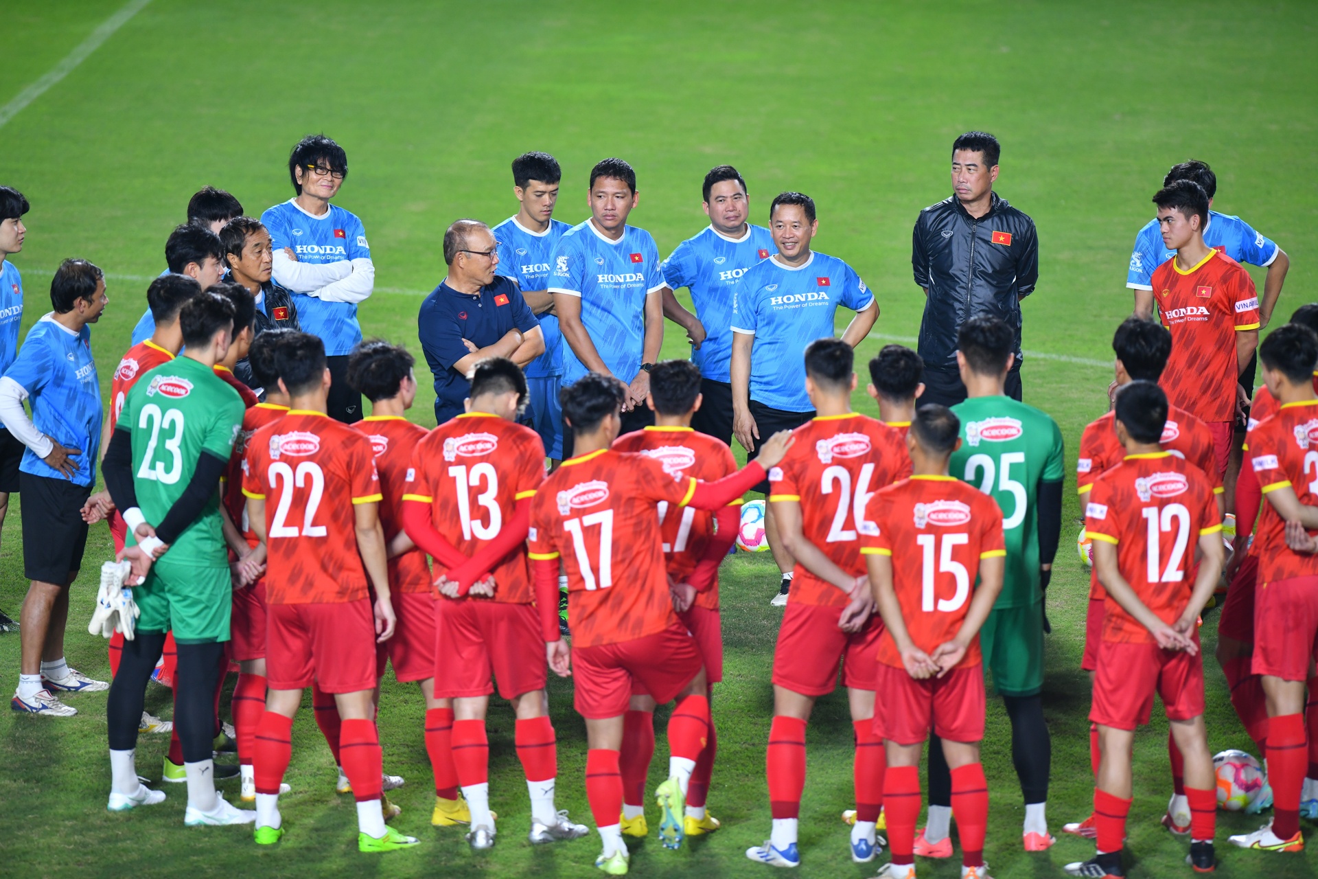 Ho Tan Tai bi om anh 5