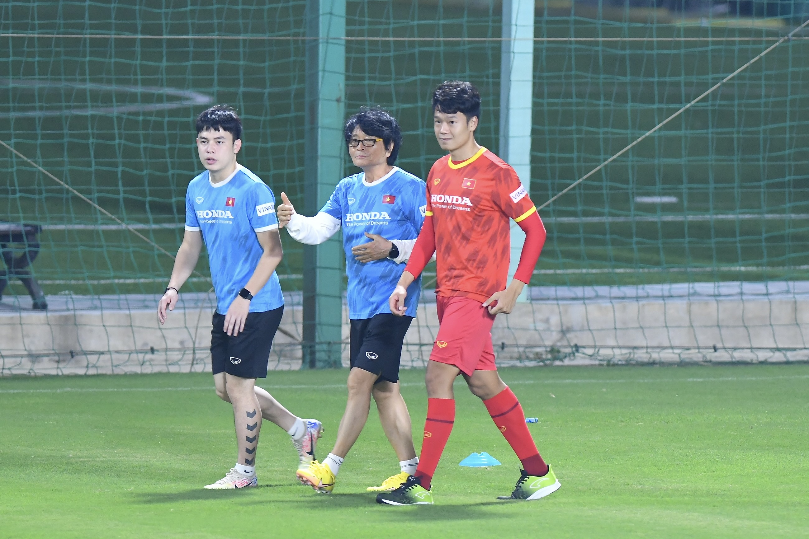 Ho Tan Tai bi om anh 4