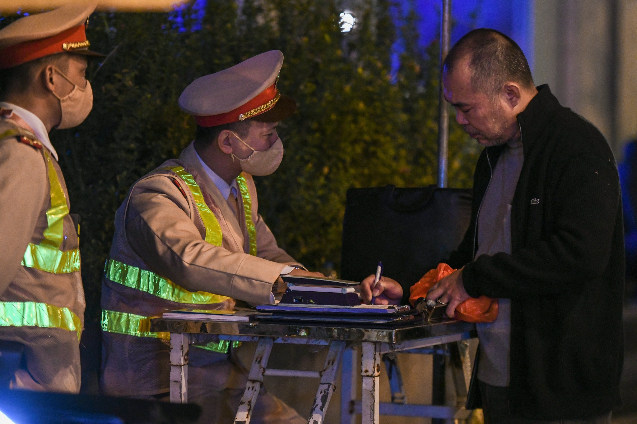 vi pham nong do con anh 6