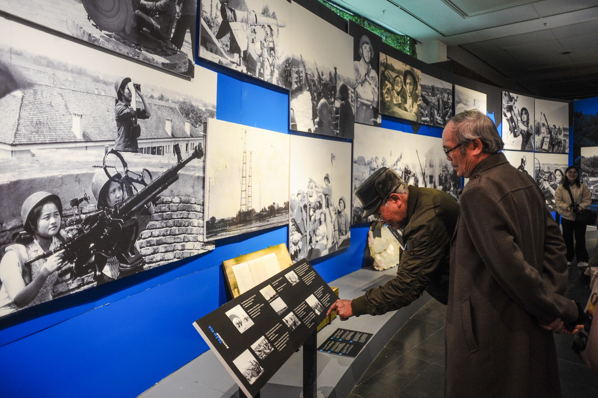 Trien lam tai hien 12 ngay dem chien dau chong B-52 hinh anh