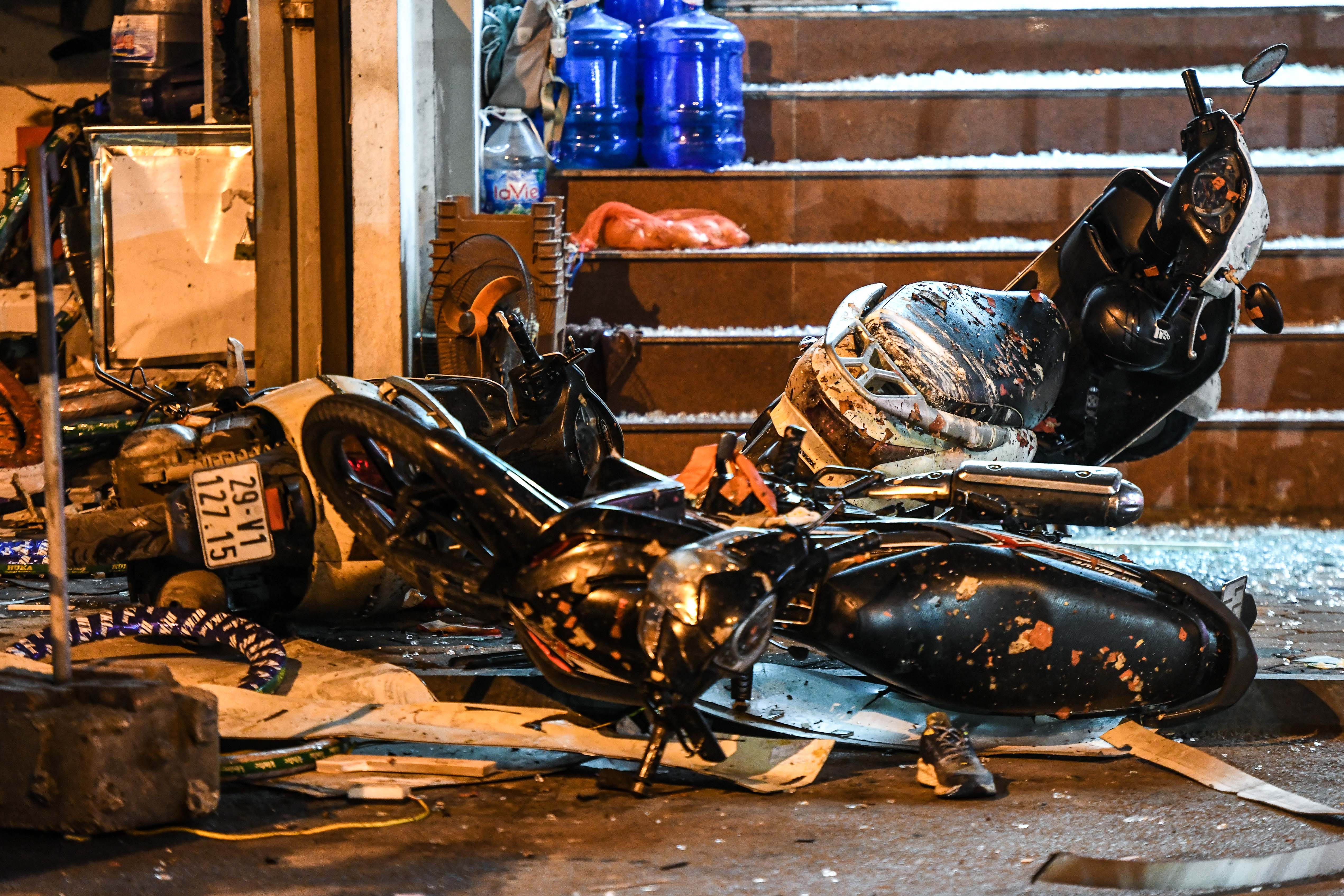 Hien truong tan hoang sau vu no khien 3 nguoi bong nang o Ha Noi hinh anh