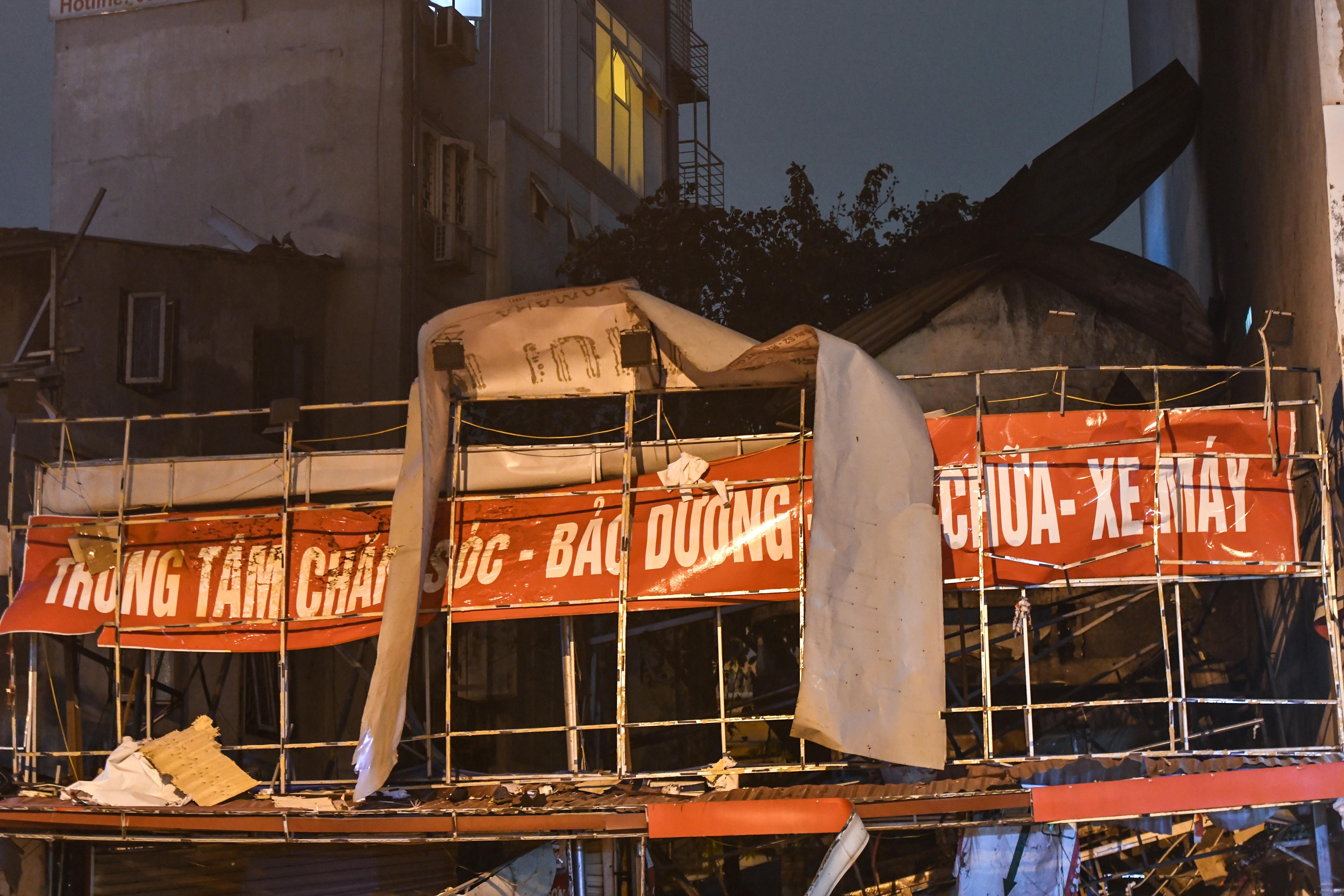 chay cua hang xe may anh 5