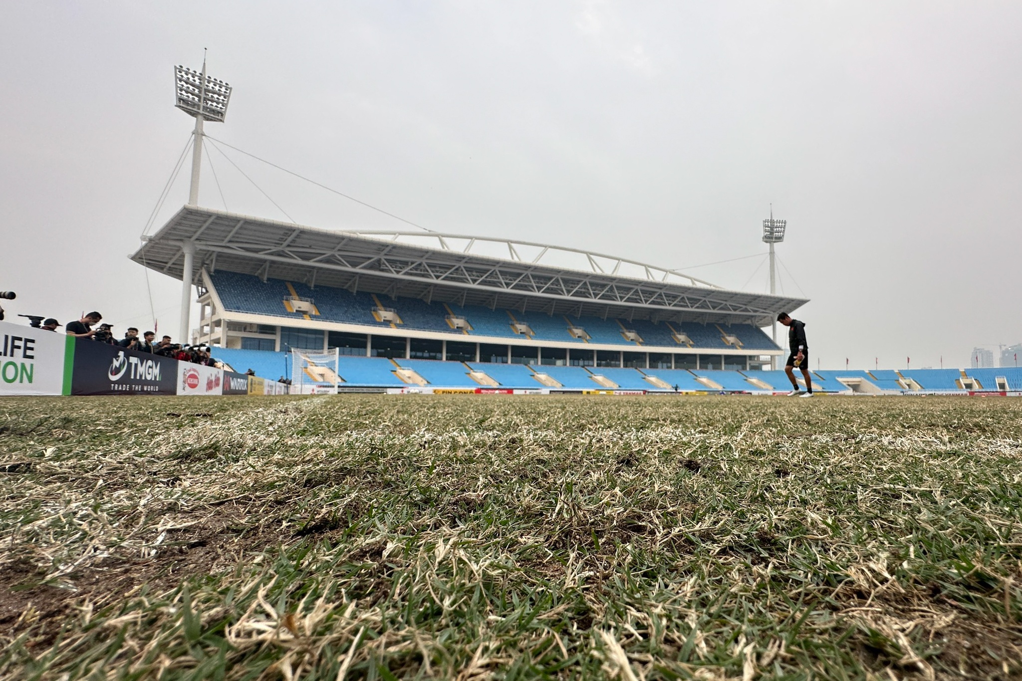 Hien trang san My Dinh truoc ban ket luot ve Viet Nam - Indonesia hinh anh