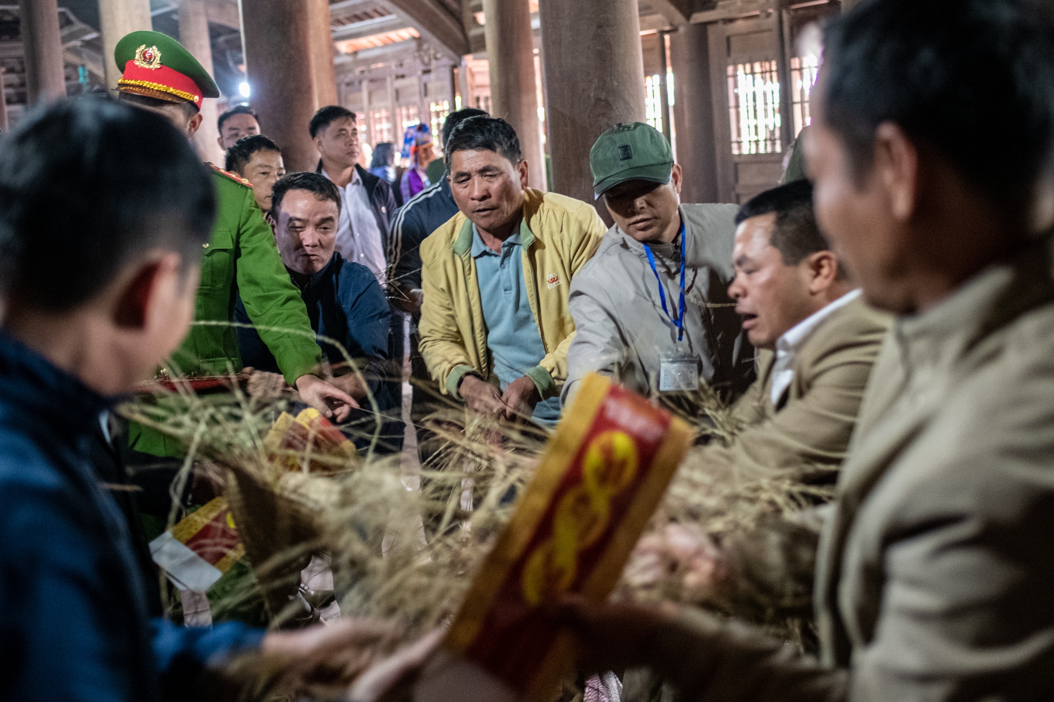 cướp chiếu lễ Đúc Bụt ảnh 13 cuop chieu le Duc But anh 13