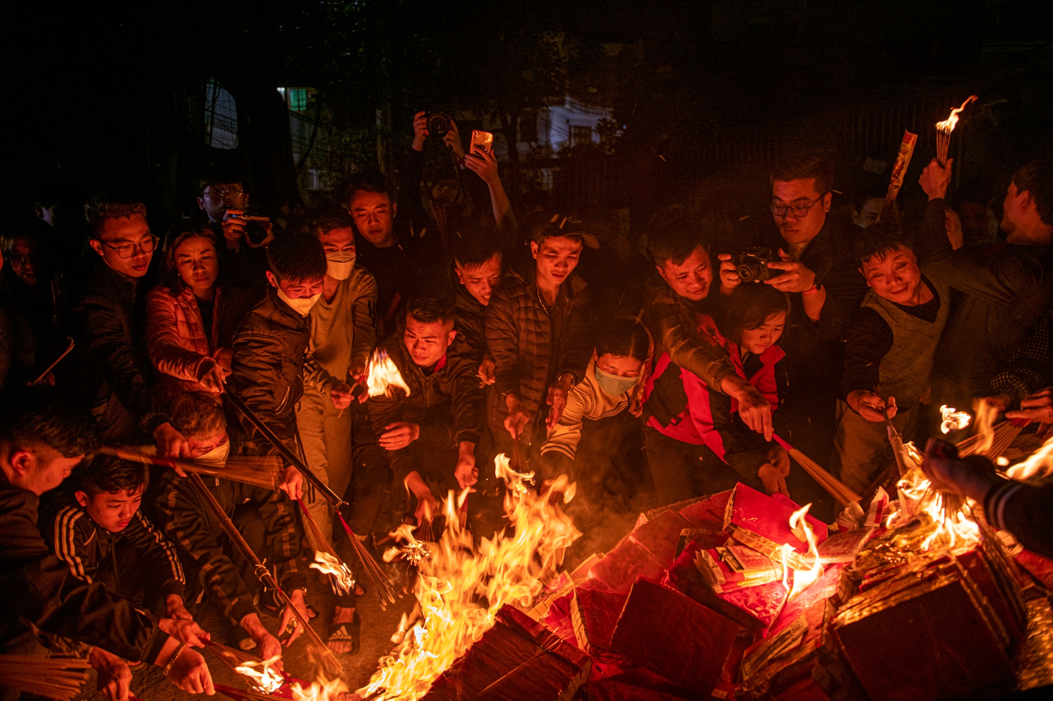 Le ruoc lua cau cau may man cua nguoi dan Ha Noi hinh anh