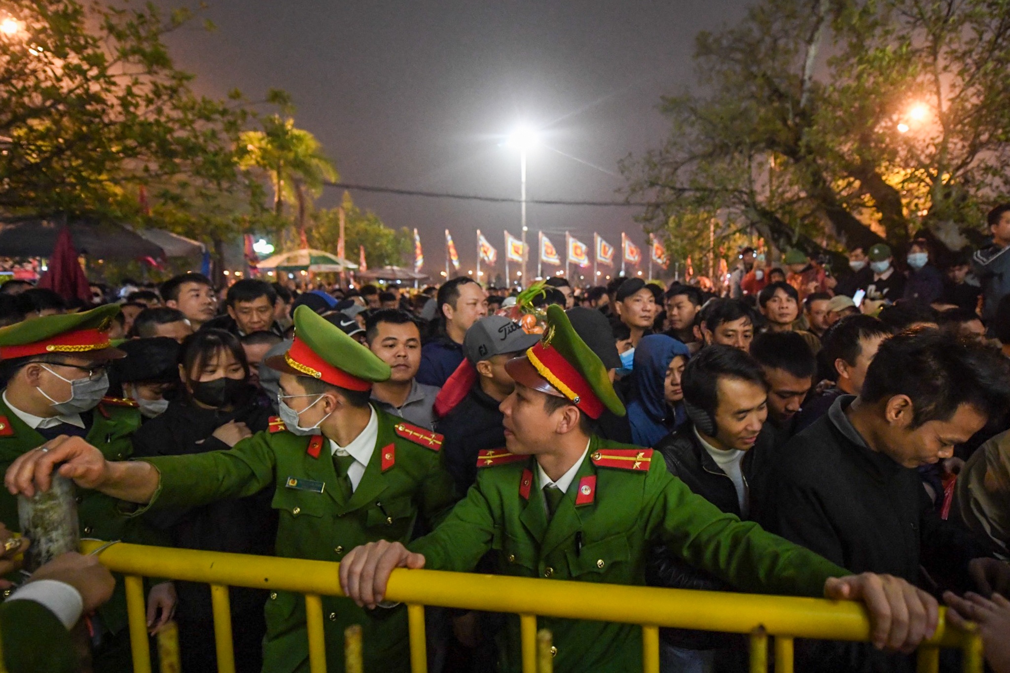 khai an den Tran anh 4