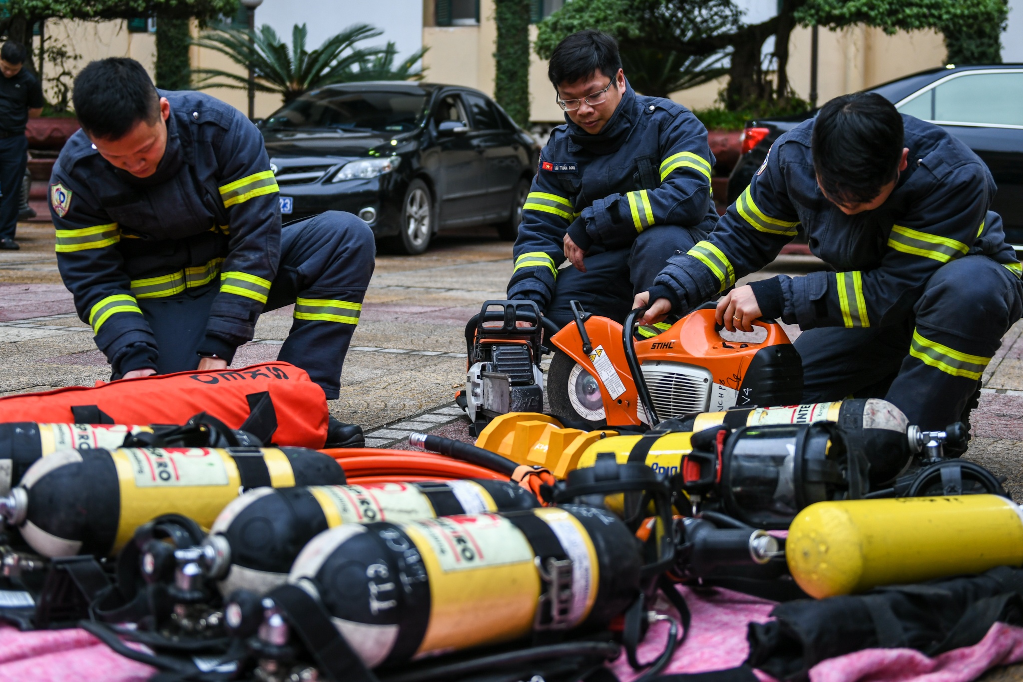 Bo Cong an cu 24 can bo, chien si sang Tho Nhi Ky ho tro cuu nan hinh anh