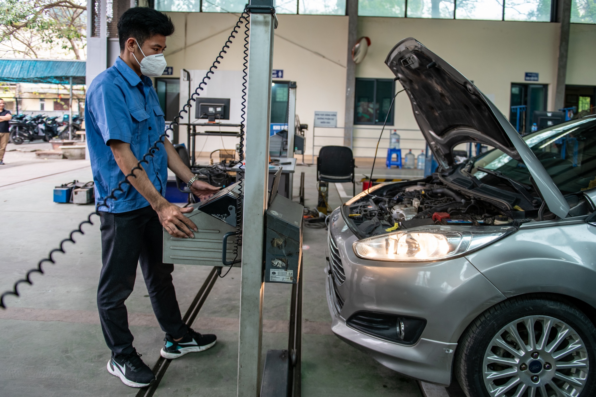 CSGT ho tro dang kiem anh 8