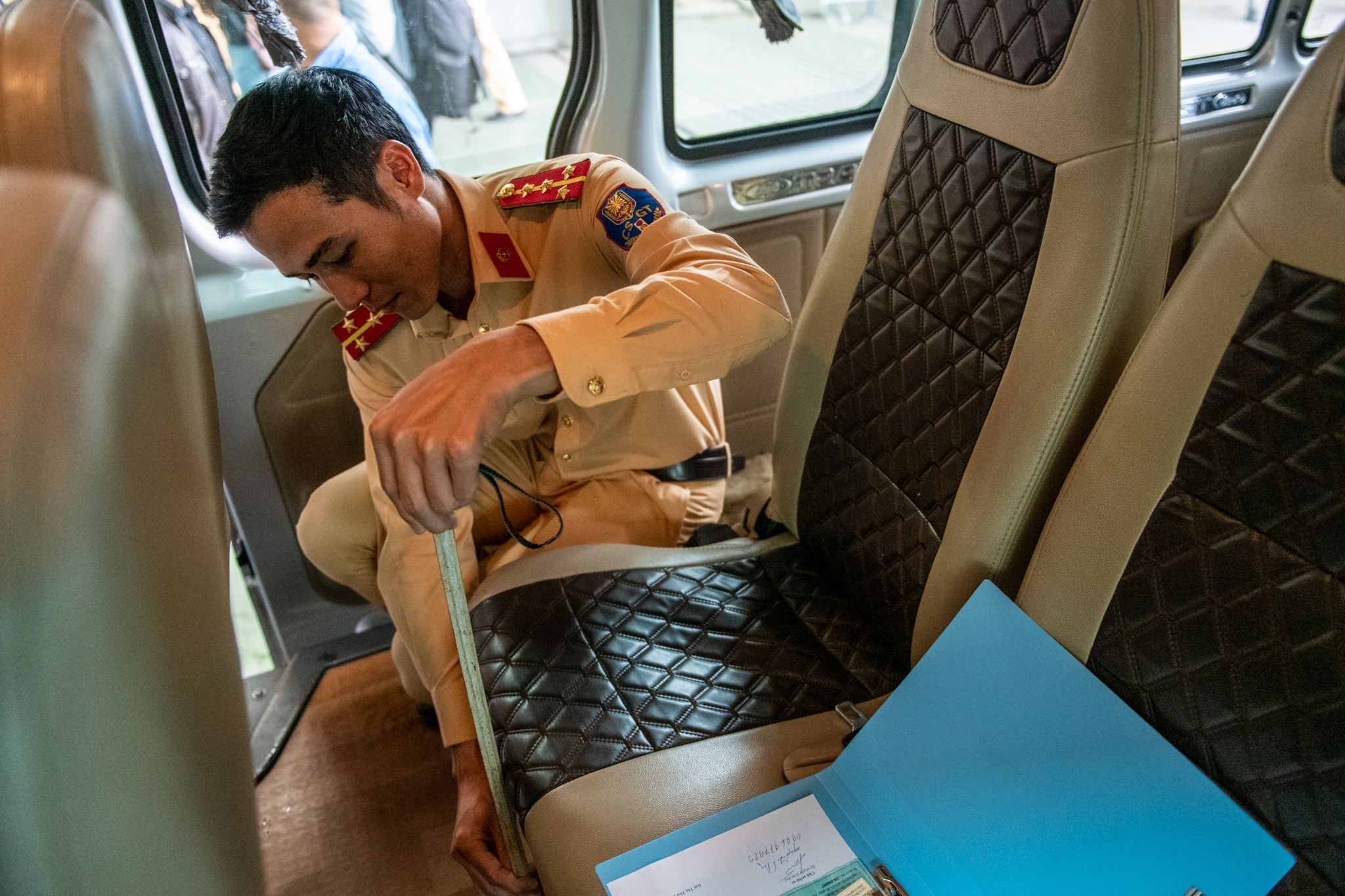 CSGT ho tro dang kiem anh 7