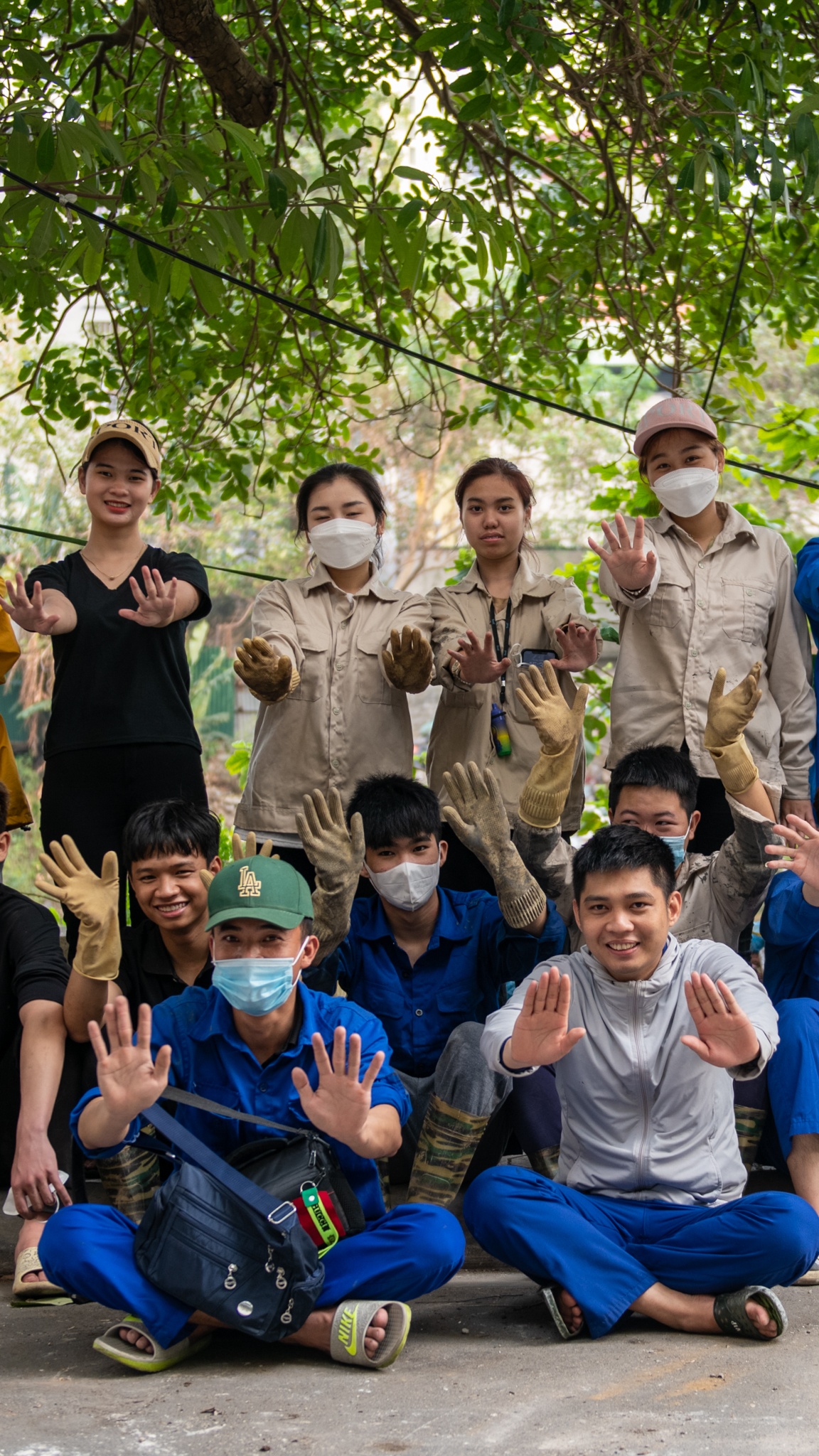 vớt rác trên sông ảnh 2 vot rac tren song anh 2