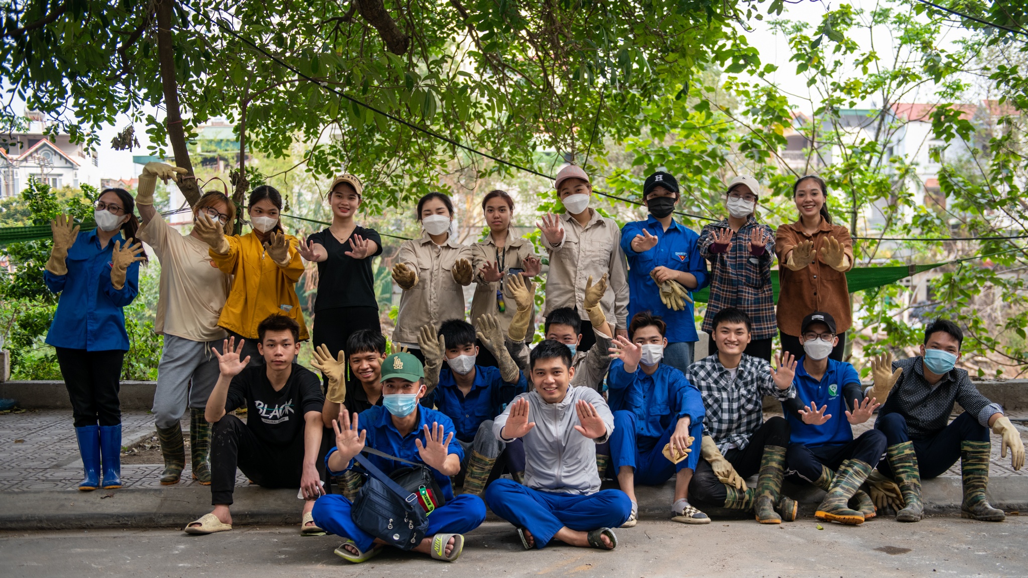 vớt rác trên sông ảnh 1 vot rac tren song anh 1