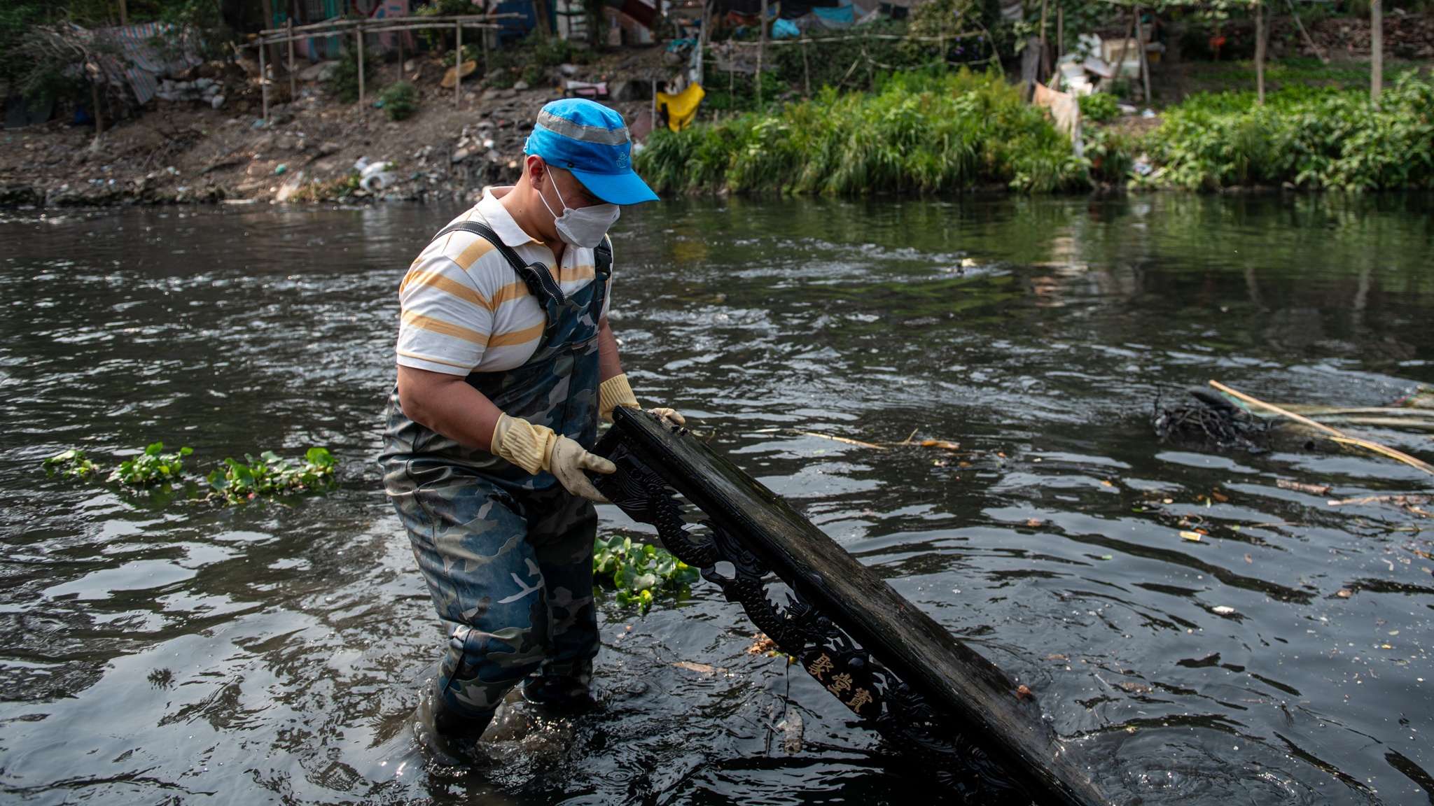 vớt rác trên sông ảnh 17 vot rac tren song anh 17