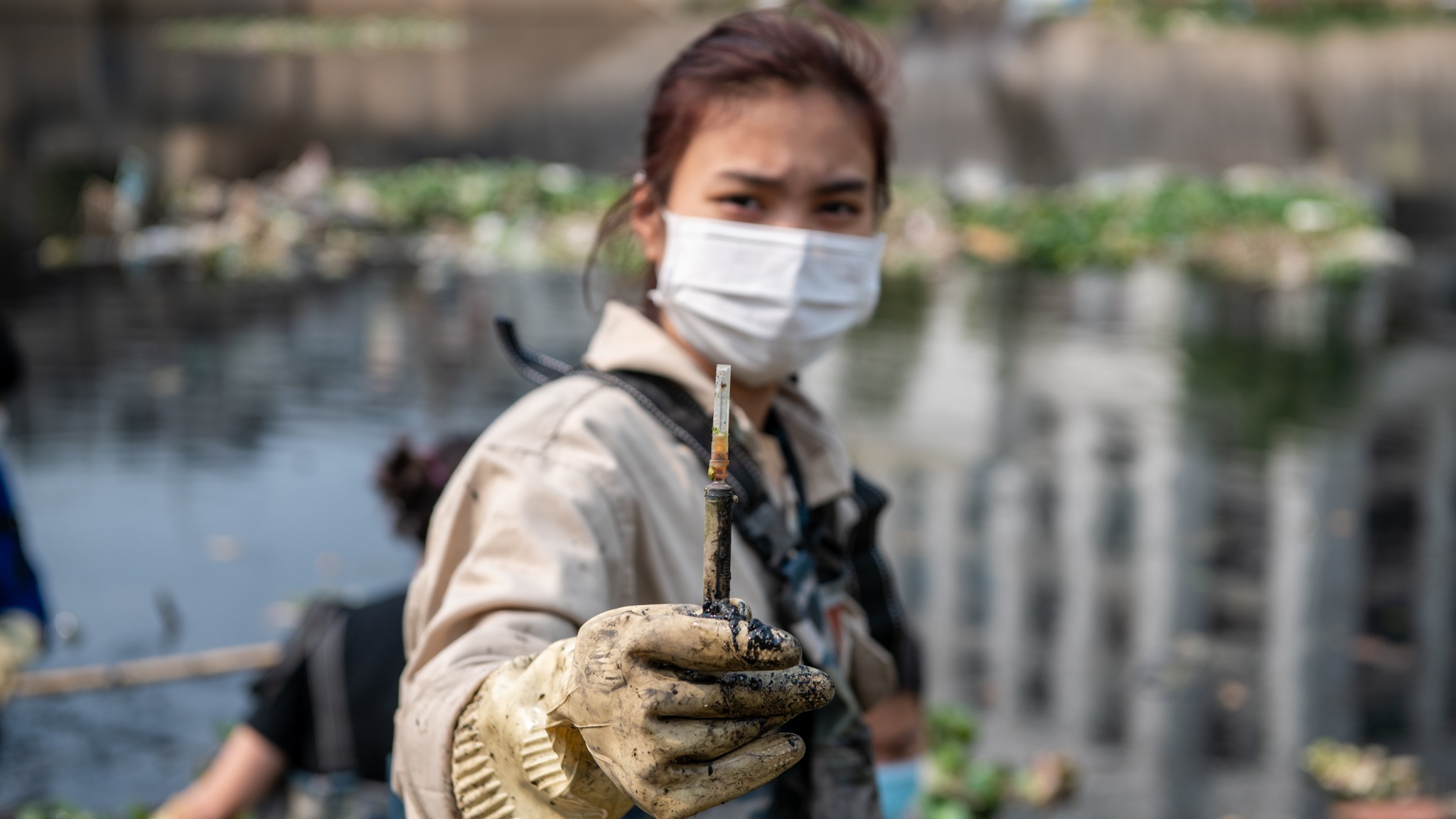 vớt rác trên sông ảnh 15 vot rac tren song anh 15