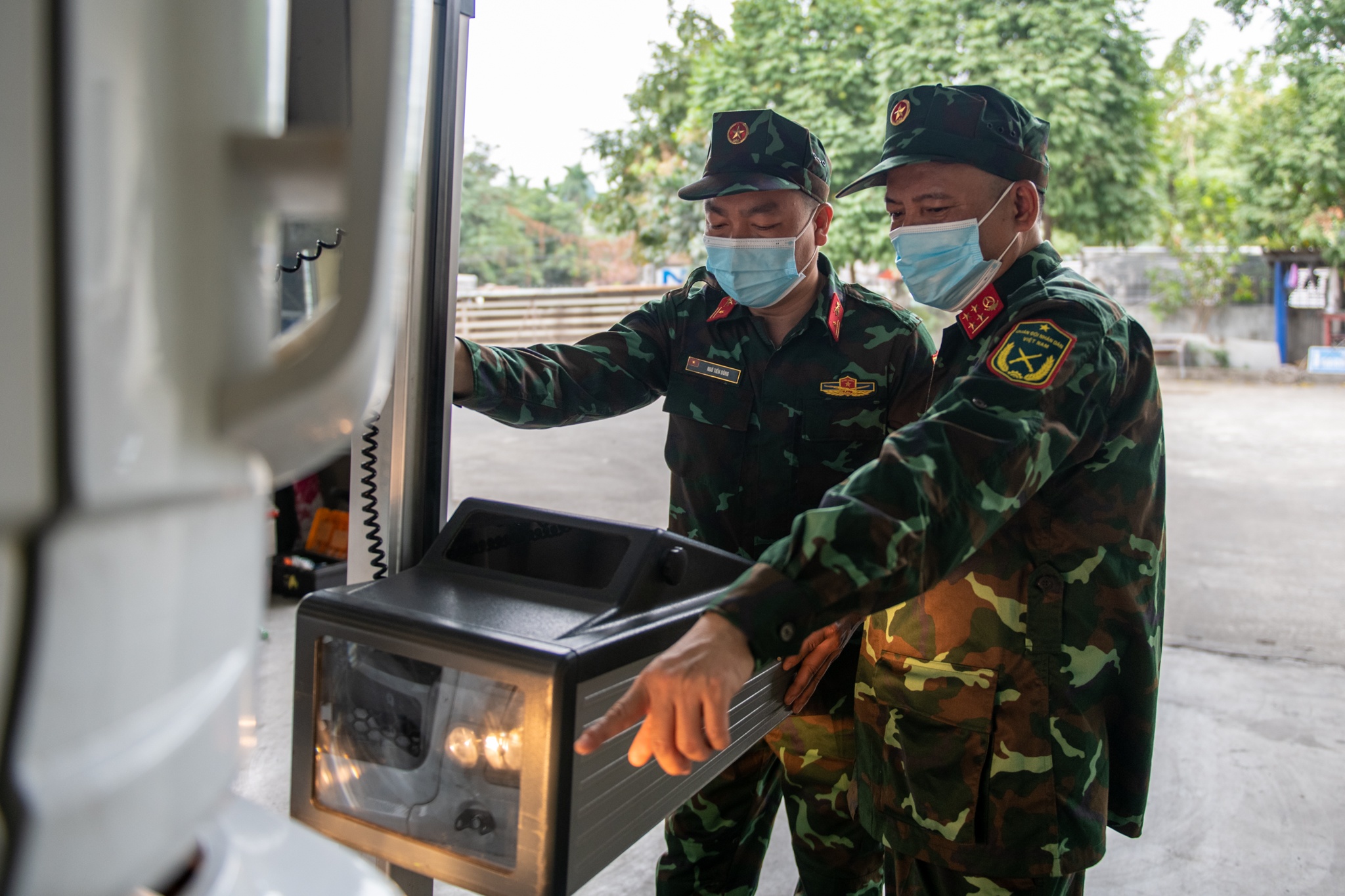 quan doi kiem dinh xe anh 2