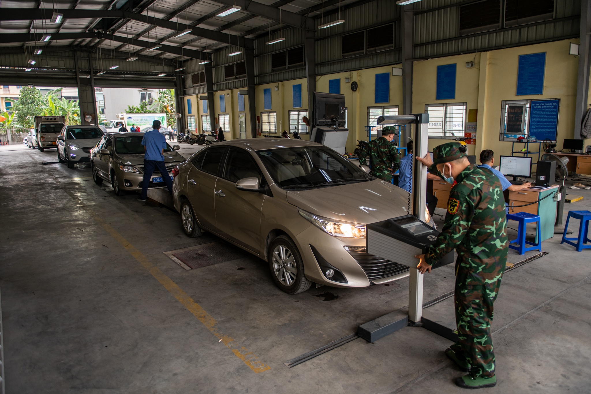 quan doi kiem dinh xe anh 1