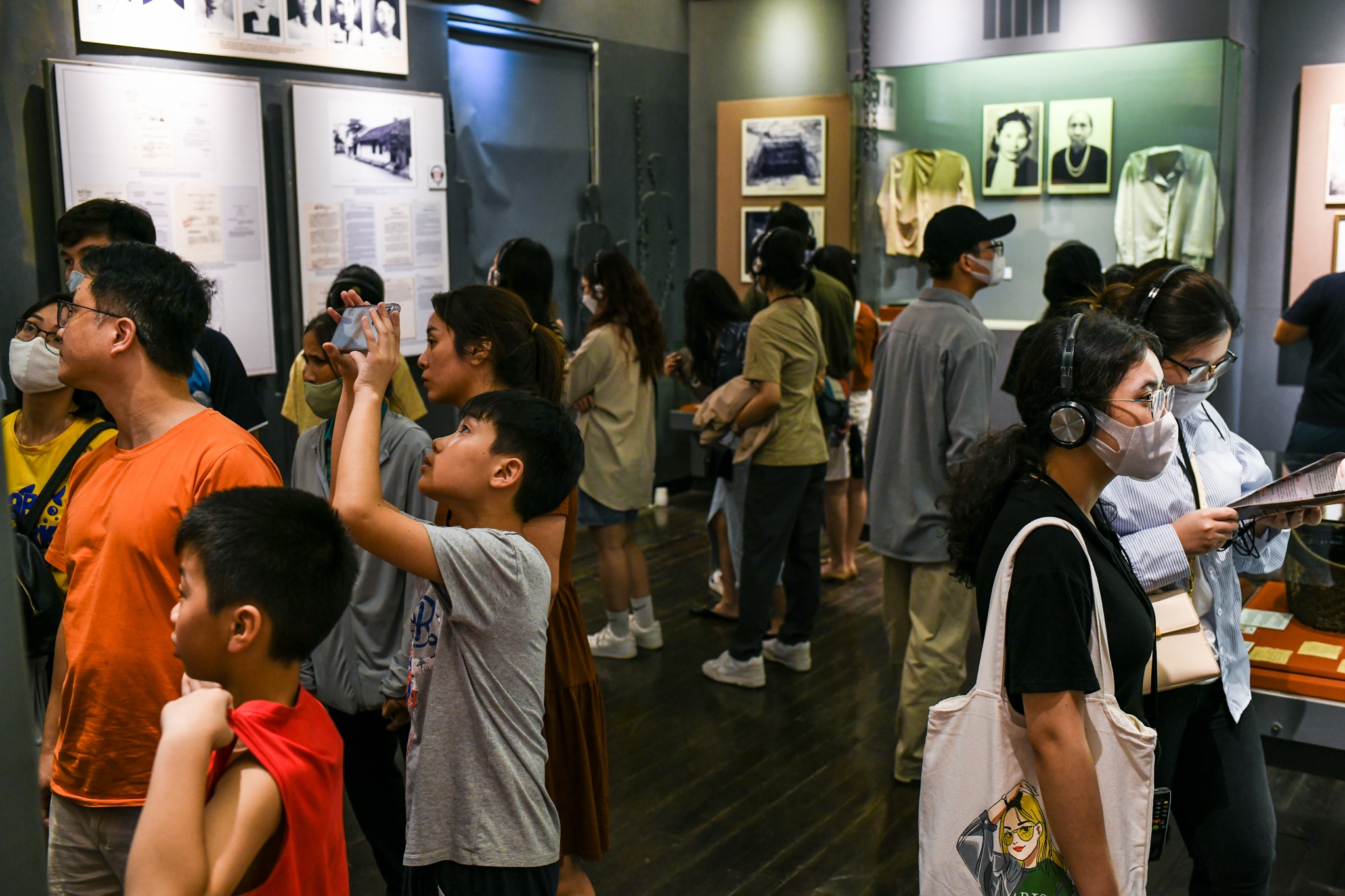 nha tu hoa lo anh 10