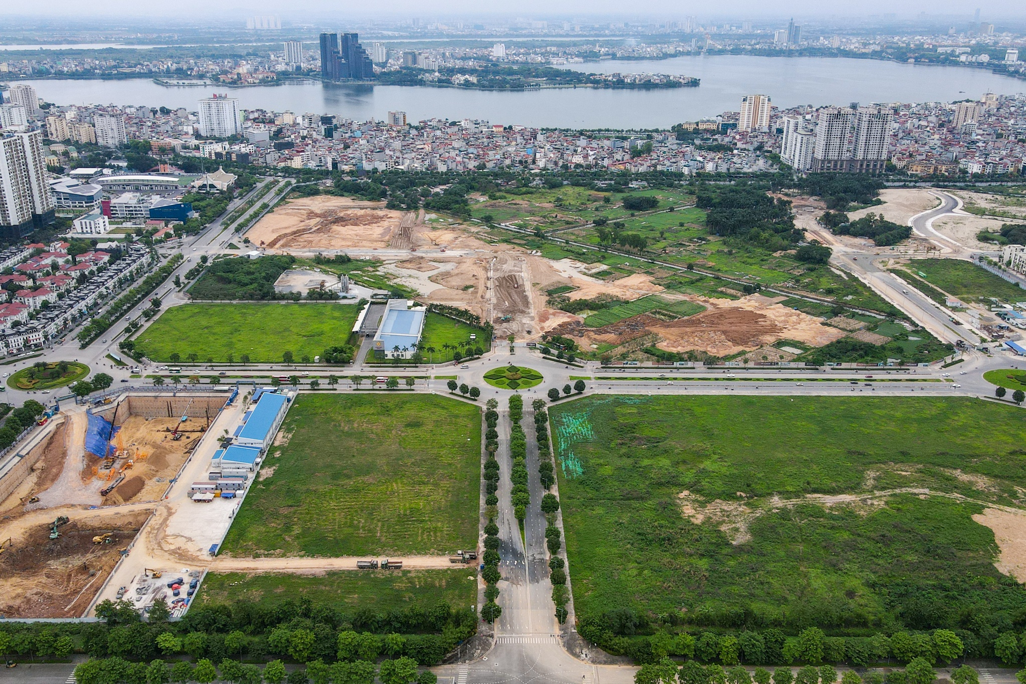 Toan canh 2 khu dat xay tru so bo, nganh o Tay Ho Tay va Me Tri hinh anh