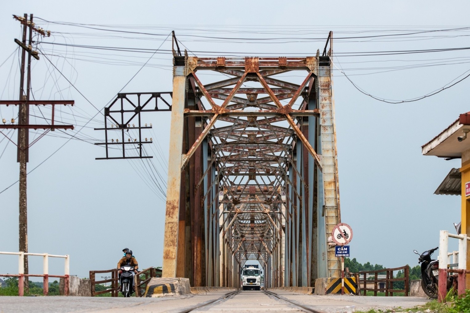 Cay cau duoc goi y dung tien ban vai de xay hinh anh