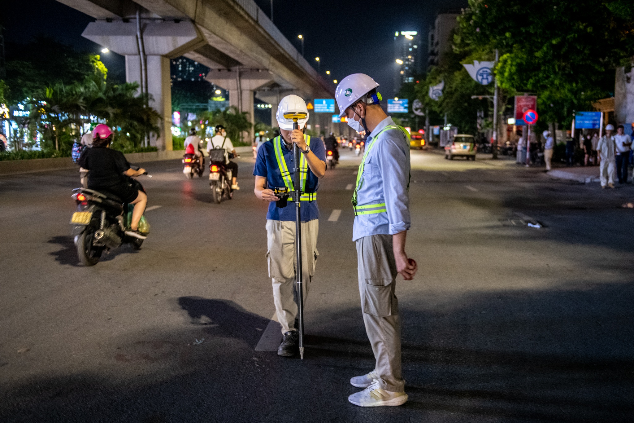 Lo cot duong nguyen trai anh 2