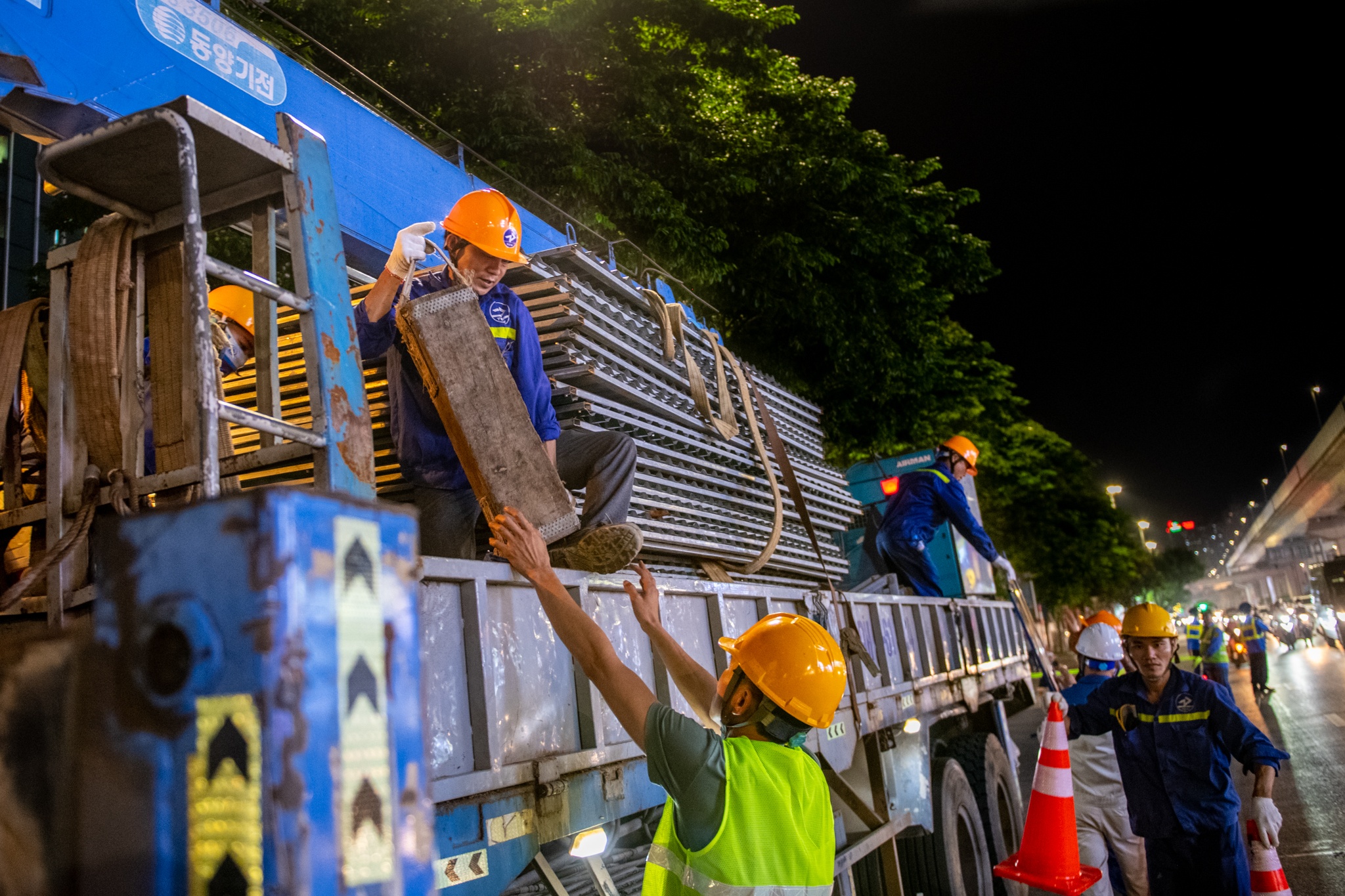 Lo cot duong nguyen trai anh 3