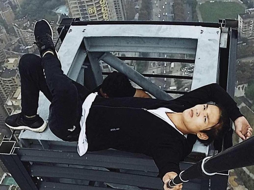 chang trai nga tu tang 62 anh 2