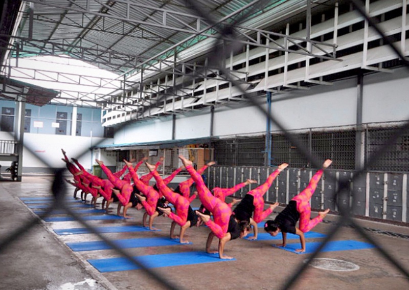 Yoga trong nha tu – co hoi doi doi cho cac tu nhan Thai Lan hinh anh