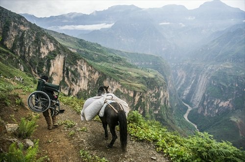 ngheo doi,  nguoi dan,  cap treo,  xay dung,  duong xa,  may bay anh 1