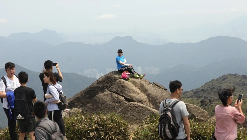 Người Hong Kong ào ạt ra biển ảnh 3 Nguoi Hong Kong ao at ra bien anh 3