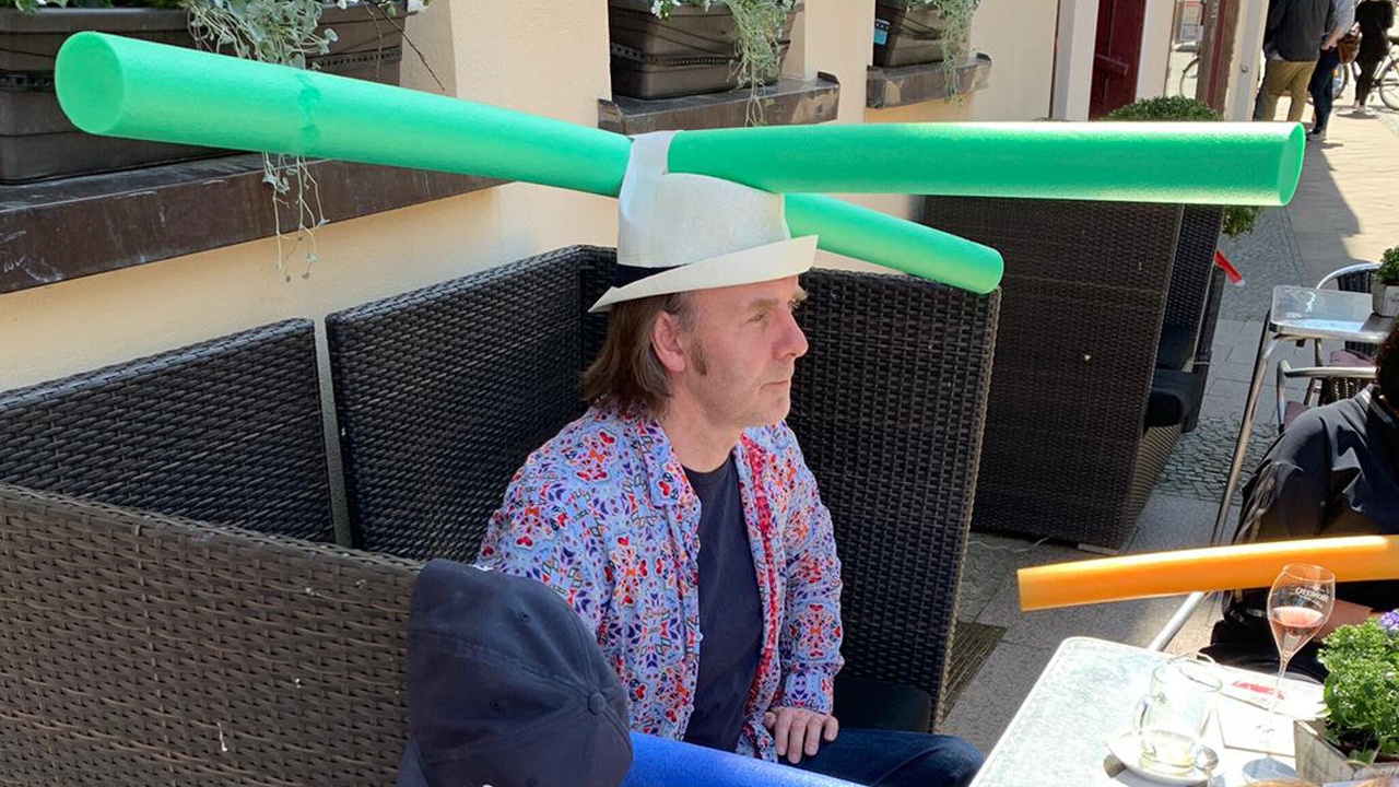 Covid-19,  du lich,  ca phe,  quan an,  gian cach,  mo cua anh 2