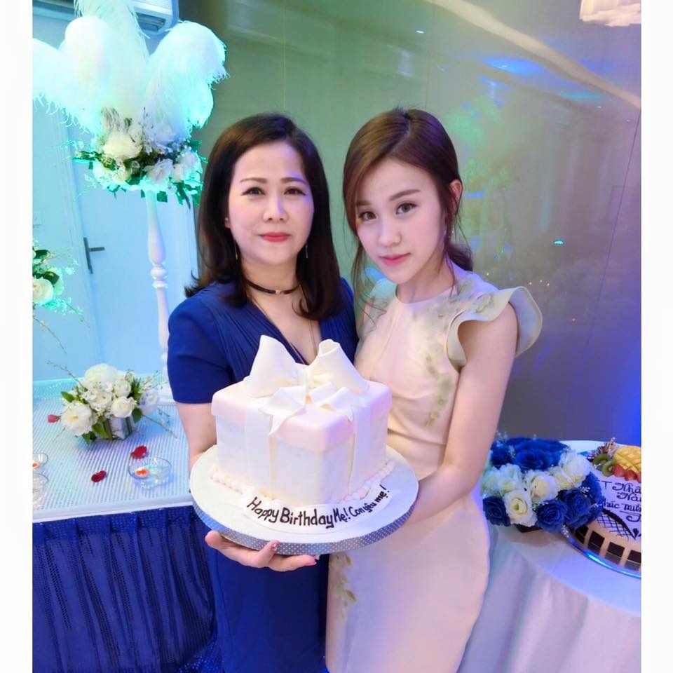 Mẹ là người chỗ dựa tinh thần vững chắc cho cô gái sinh năm 1993 này.